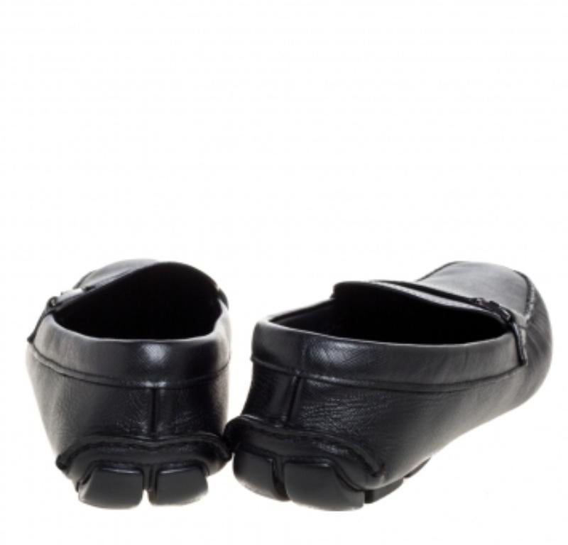 Prada Black Leather Slip On Loafers Size 43.5 In Good Condition For Sale In Dubai, Al Qouz 2