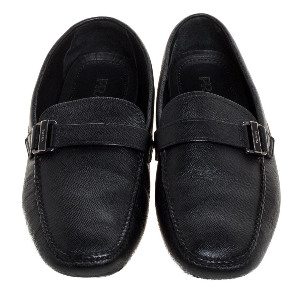Prada Black Leather Slip On Loafers Size 43.5 In Good Condition For Sale In Dubai, Al Qouz 2