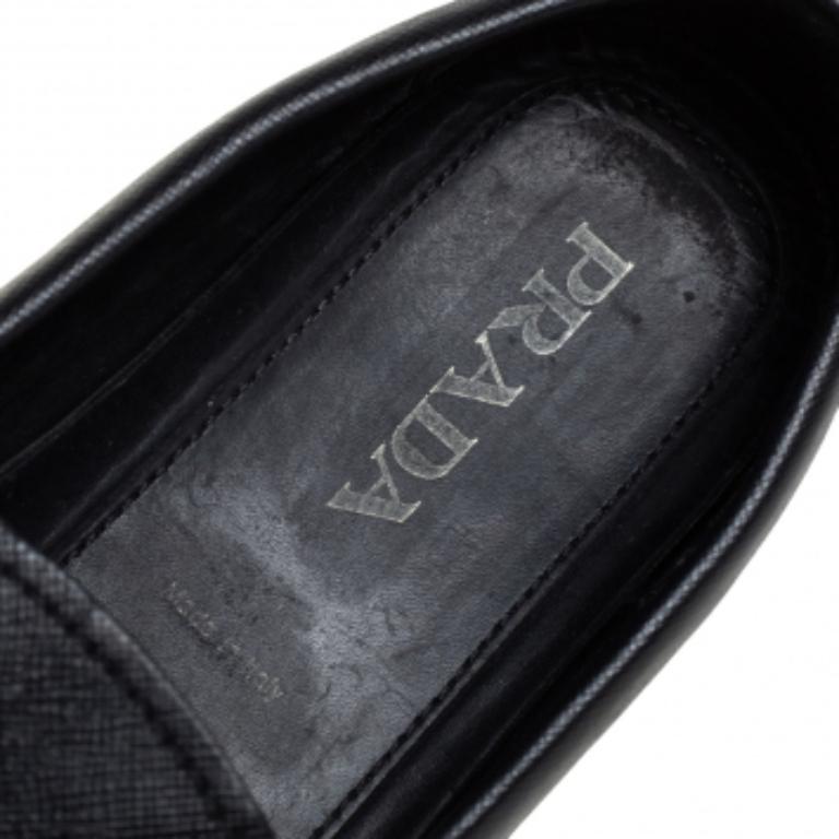 When comfort means luxury, we get these Prada loafers! Crafted from leather in a versatile black shade, they are augmented with penny keeper straps on the uppers. Comfortable insoles, neat stitches, and sturdy rubber soles.