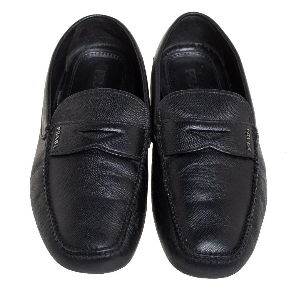 Prada Black Leather Slip On Loafers Size 44 In Good Condition For Sale In Dubai, Al Qouz 2