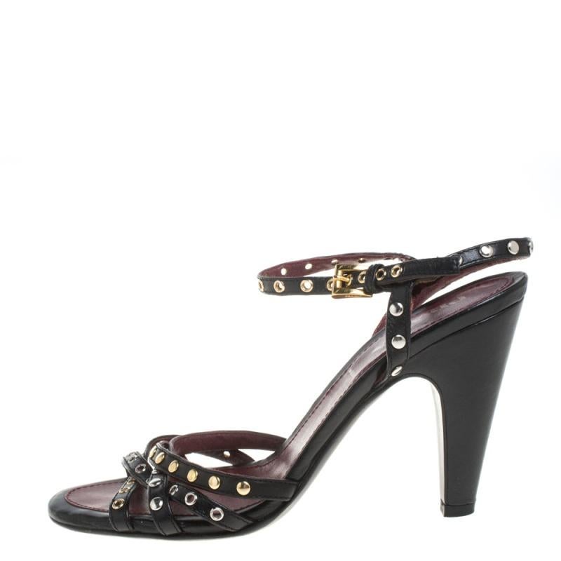 Prada Schwarze Leder-Sandalen mit Knöchelriemen und Nietenverzierung Größe 36 3