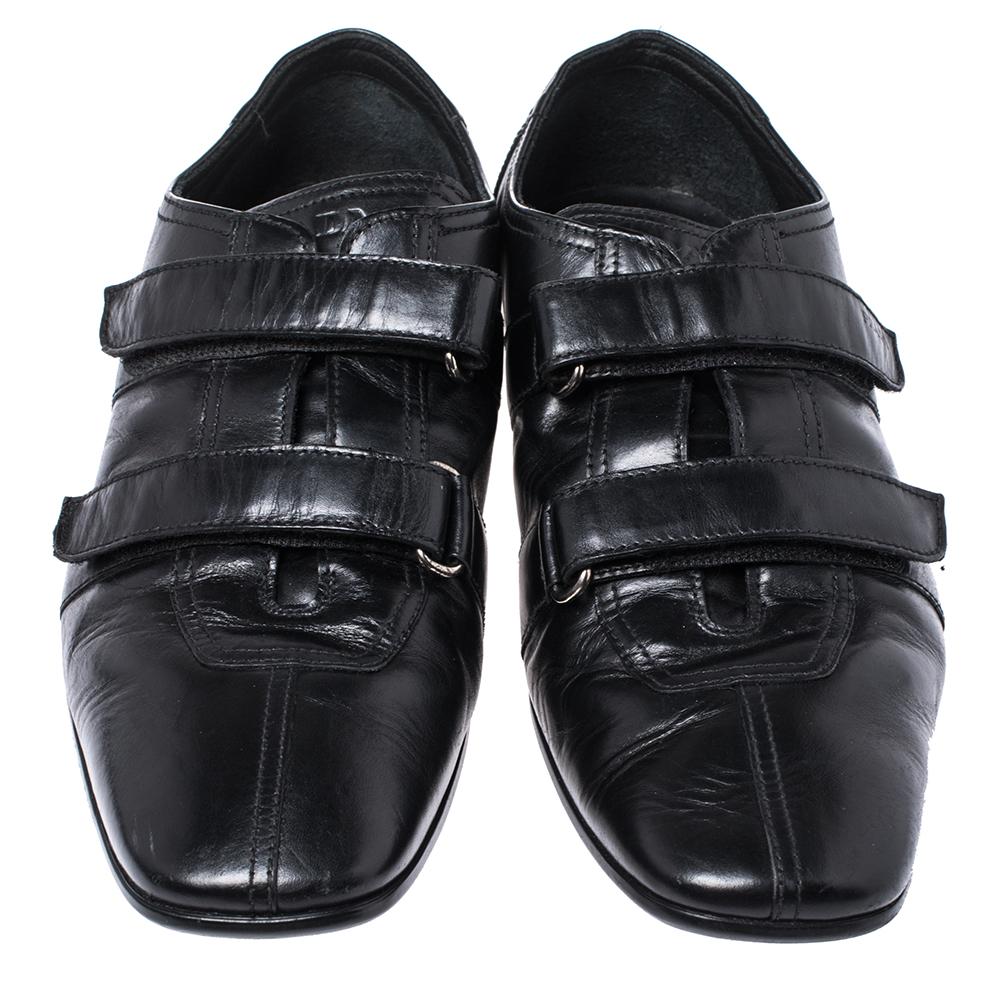 Prada Black Leather Velcro Loafers Size 43 In Good Condition For Sale In Dubai, Al Qouz 2