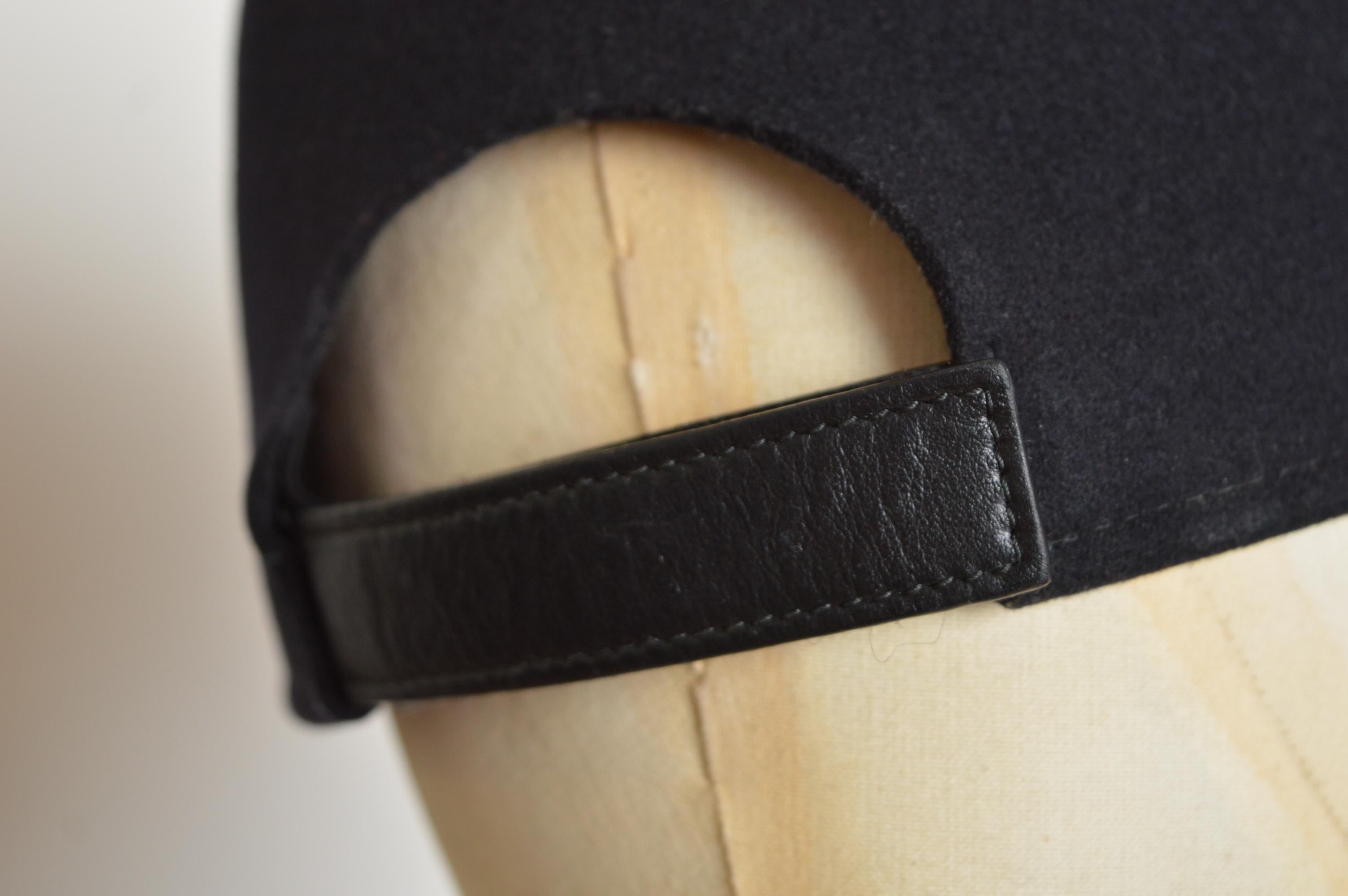 Prada Cappello da baseball stile anni '60 Cloche in lana di cachemire nero blu notte CAP in vendita 6