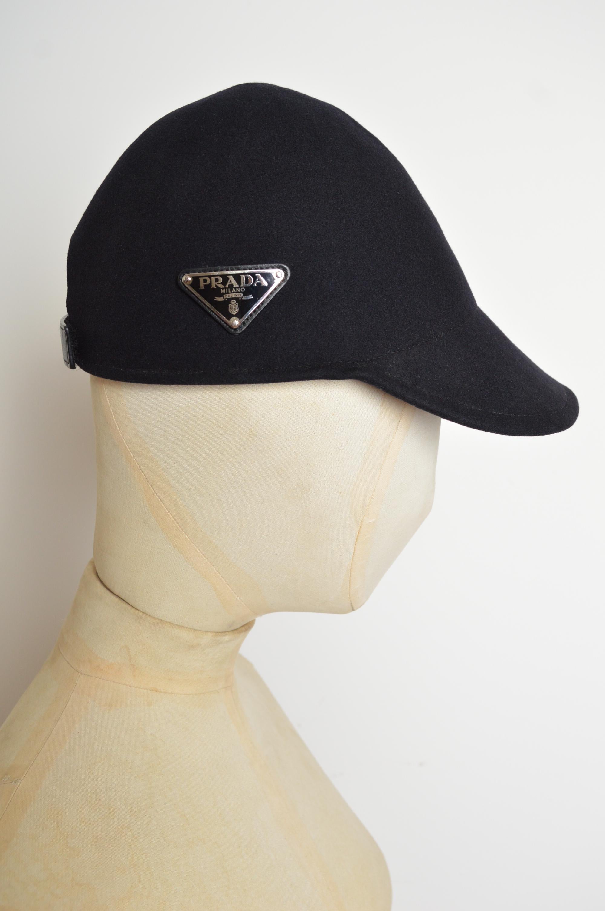 Prada Cappello da baseball stile anni '60 Cloche in lana di cachemire nero blu notte CAP In condizioni buone in vendita a Sheffield, GB