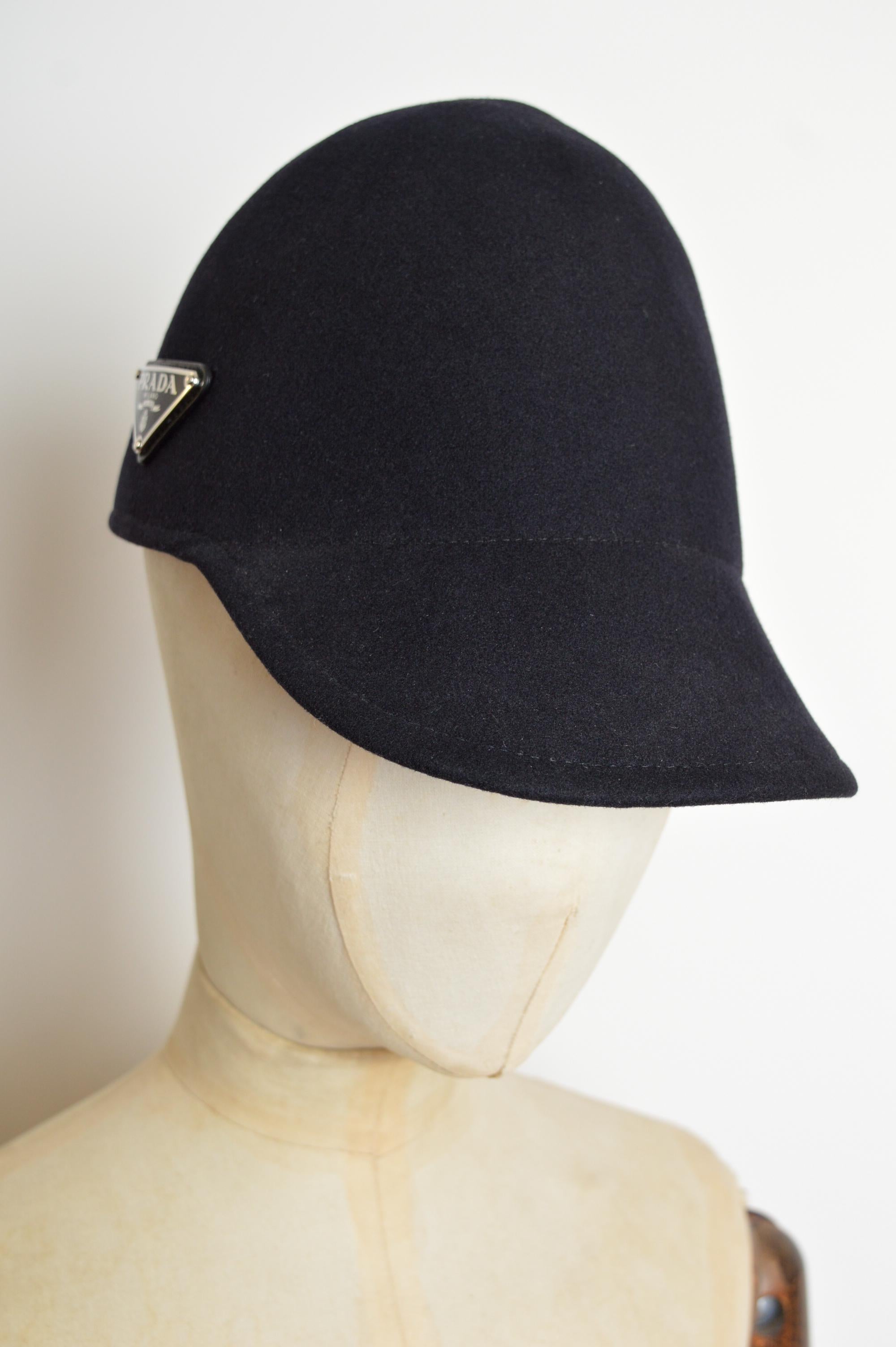 Prada Cappello da baseball stile anni '60 Cloche in lana di cachemire nero blu notte CAP in vendita 1