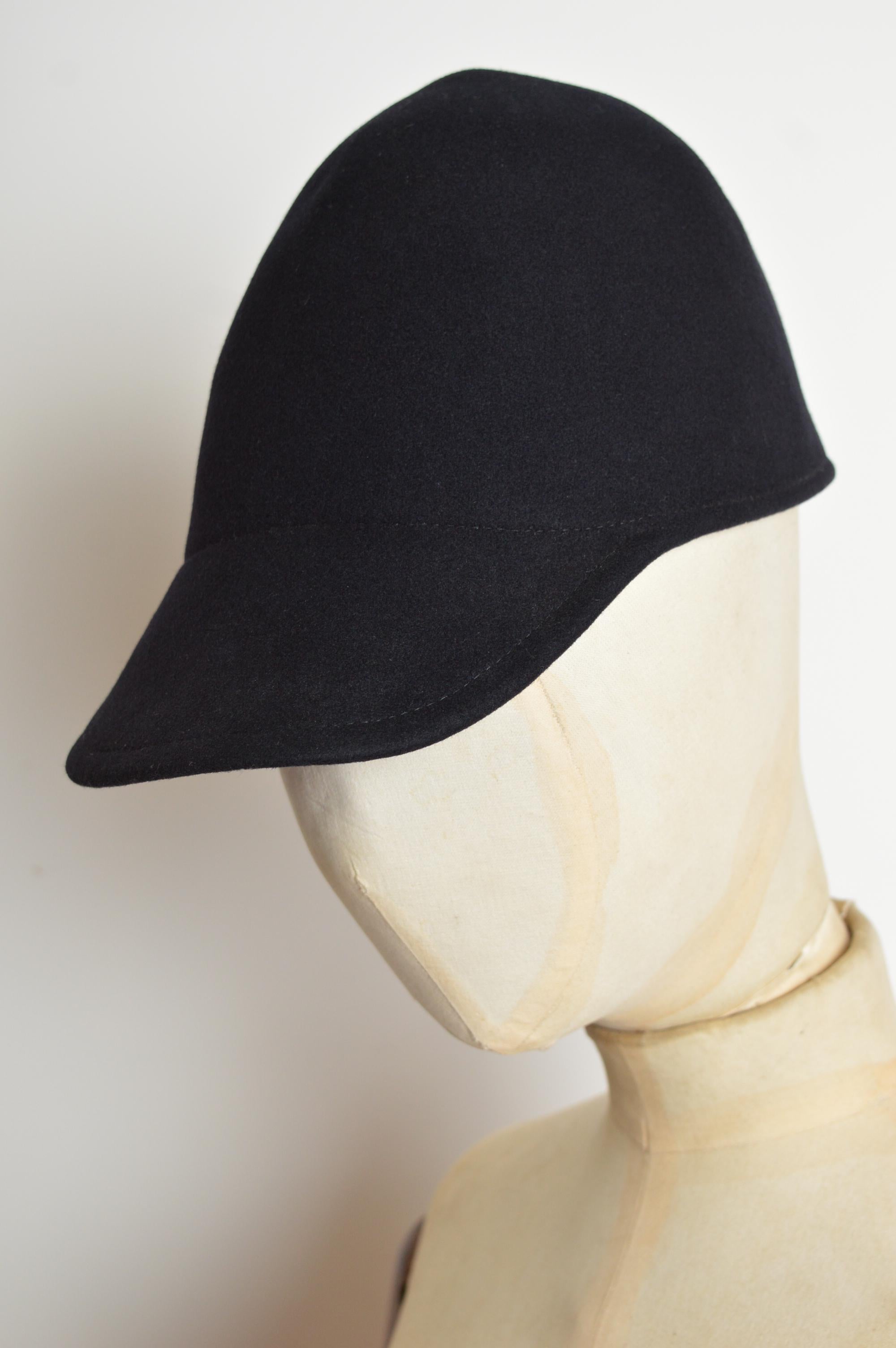 Prada Cappello da baseball stile anni '60 Cloche in lana di cachemire nero blu notte CAP in vendita 2
