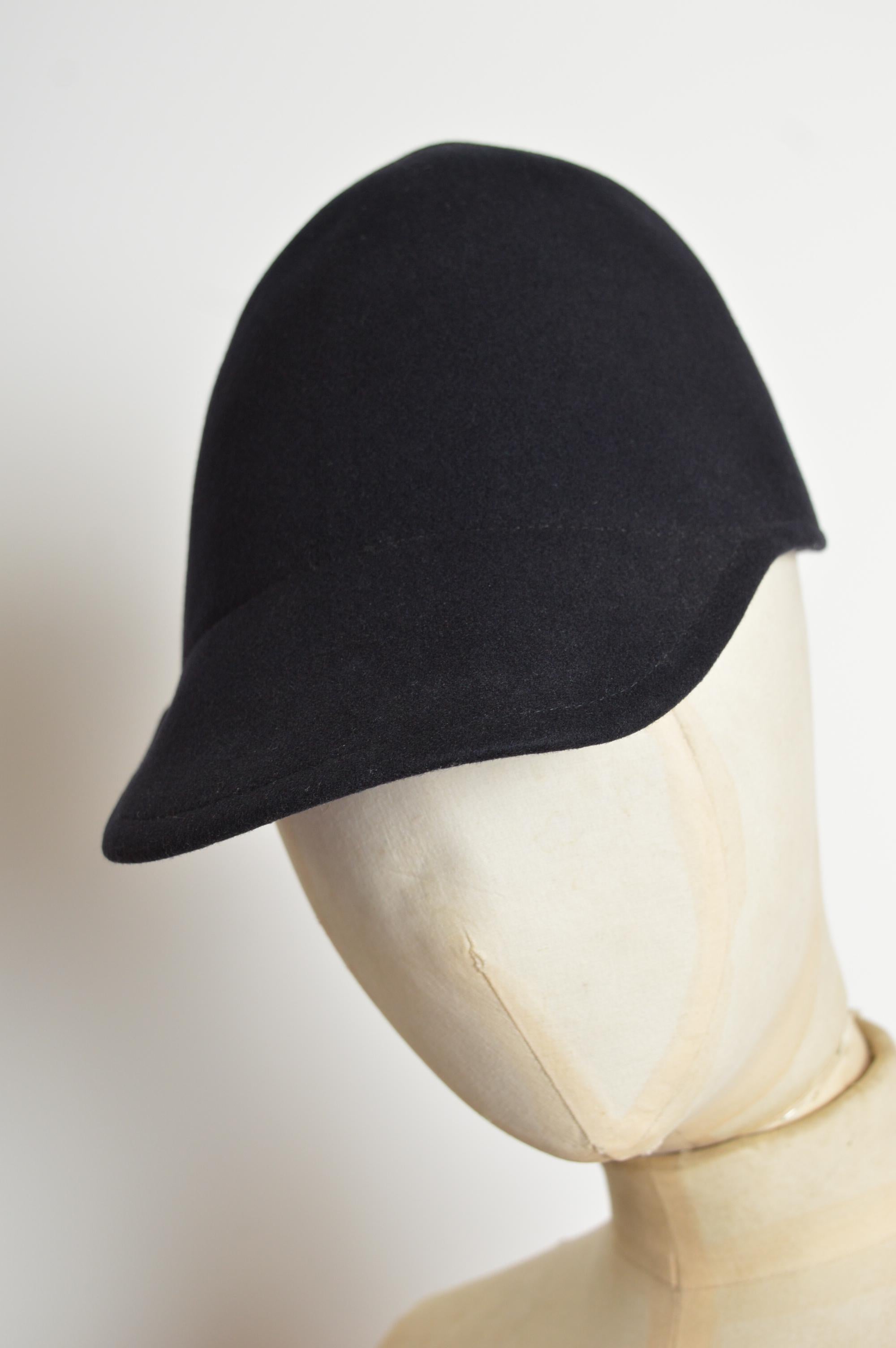 Prada Cappello da baseball stile anni '60 Cloche in lana di cachemire nero blu notte CAP in vendita 3