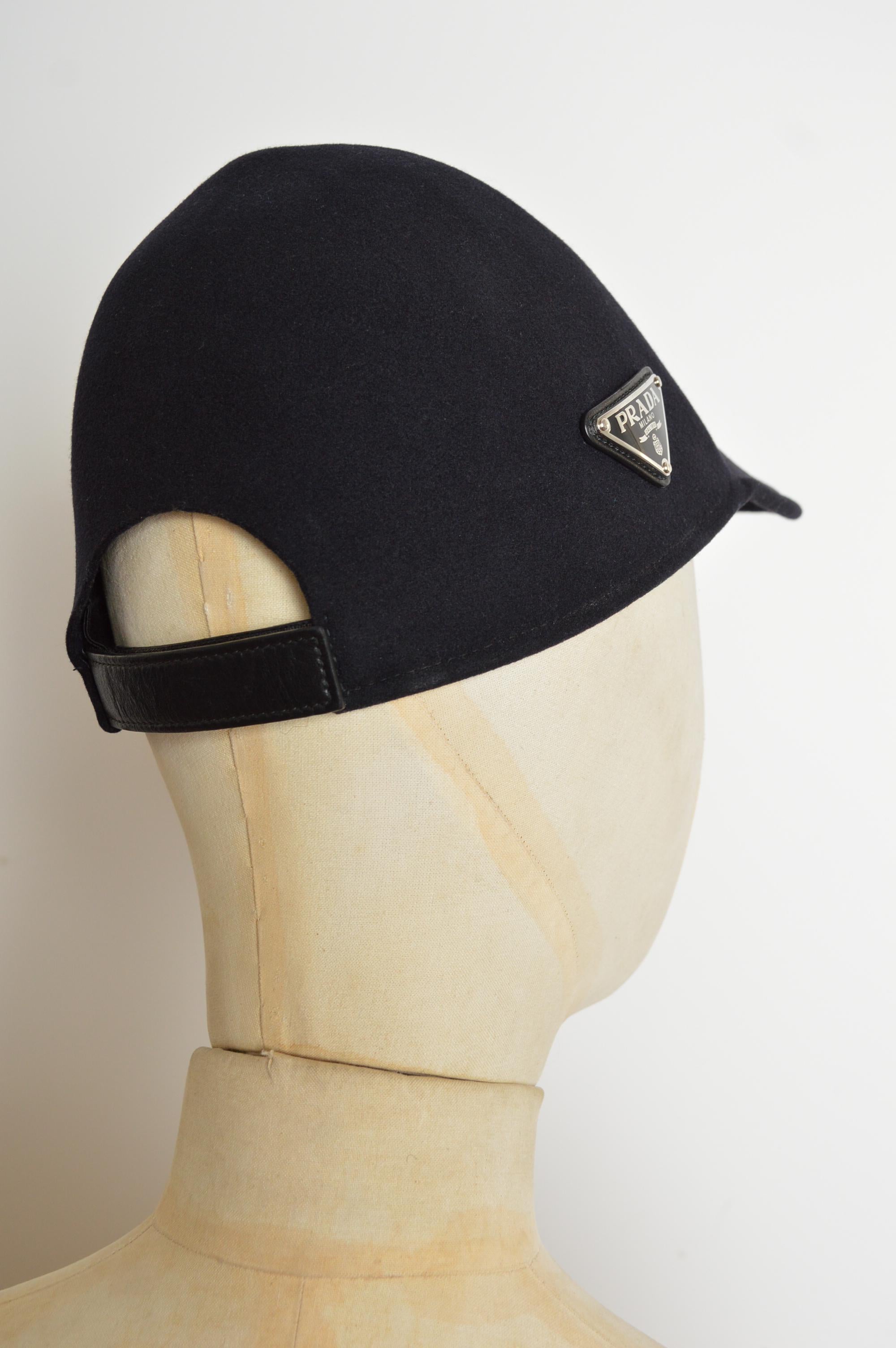 Prada Cappello da baseball stile anni '60 Cloche in lana di cachemire nero blu notte CAP in vendita 4