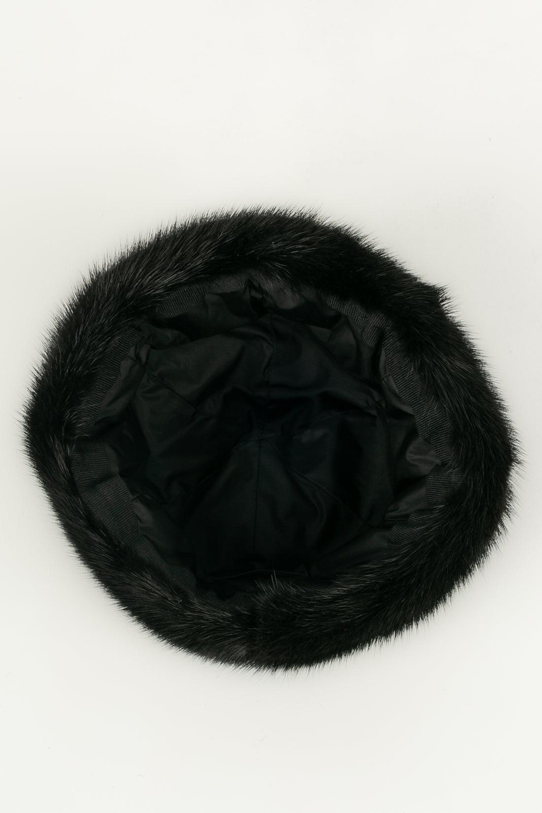 Prada Black Mink Fur and Nylon Hat In Excellent Condition In SAINT-OUEN-SUR-SEINE, FR
