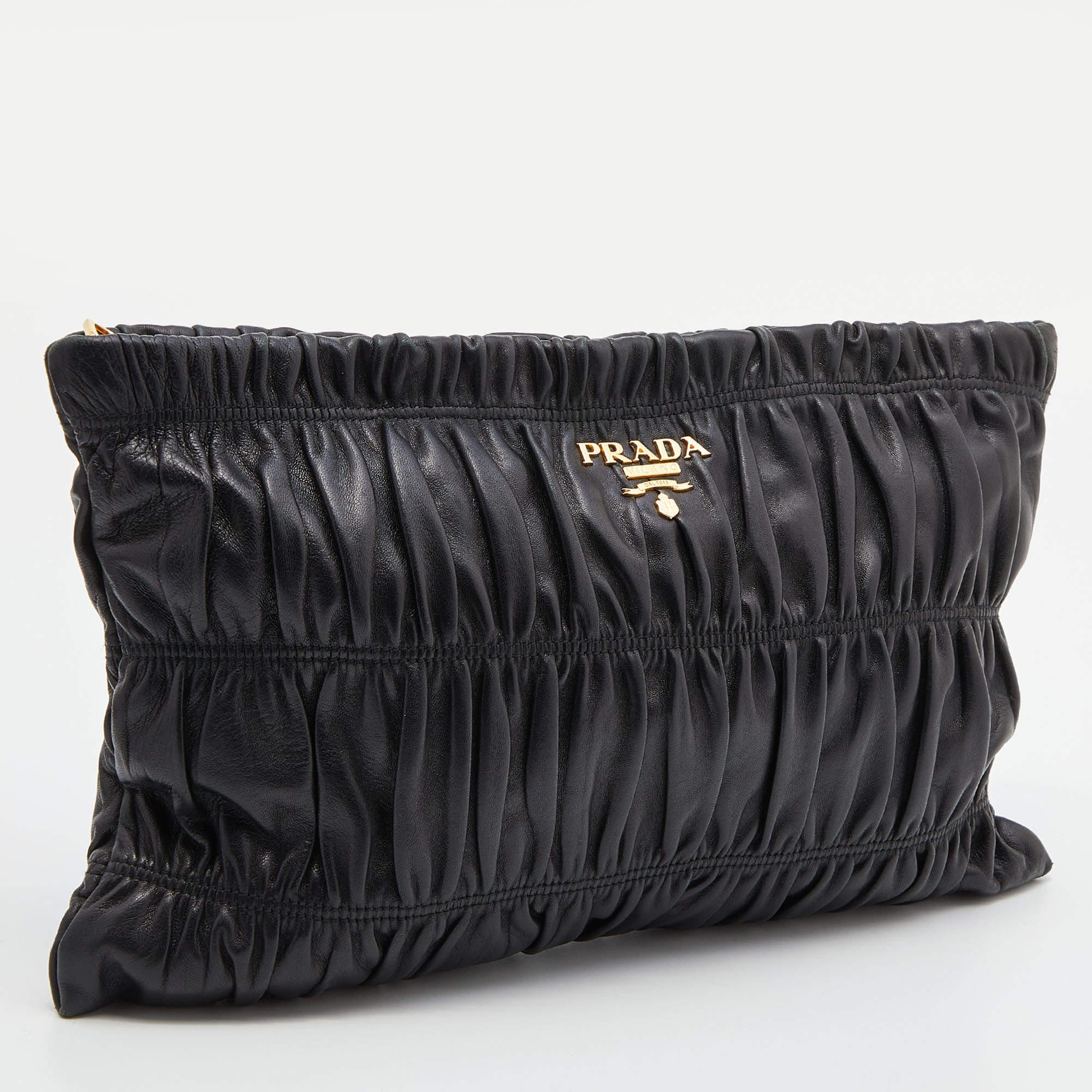 Prada Black Nappa Gauffre Leather Clutch In Good Condition In Dubai, Al Qouz 2