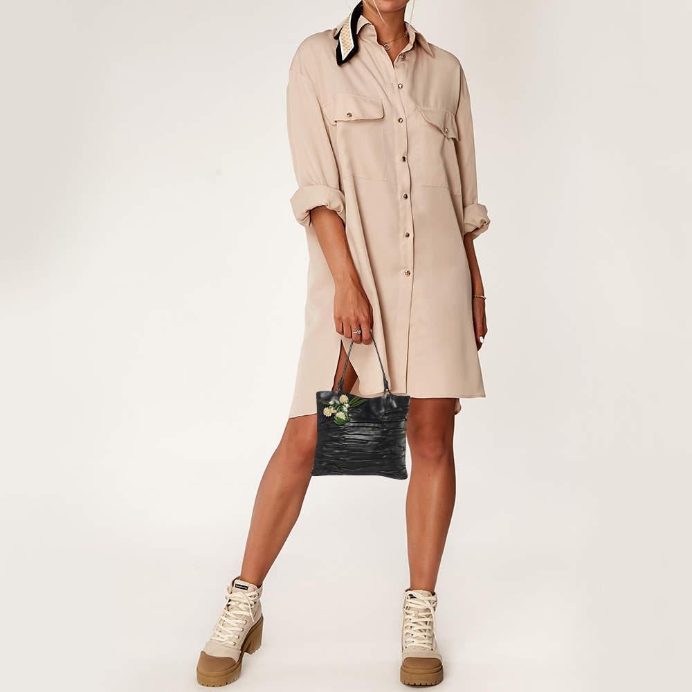The house of Prada offers this beautiful tote to help you create timeless style edits every season. Crafted with quality materials this piece will last you a long time.