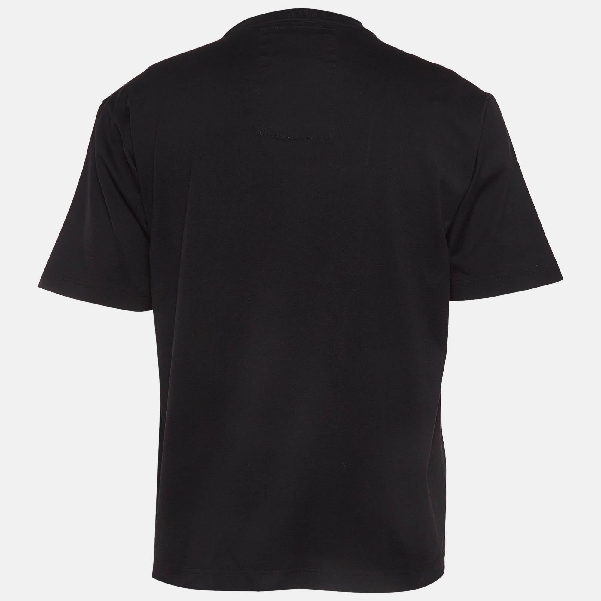 Perfect for casual outings or errands this T shirt is the best piece to feel comfortable and stylish in. It flaunts a catchy shade and a relaxed fit.