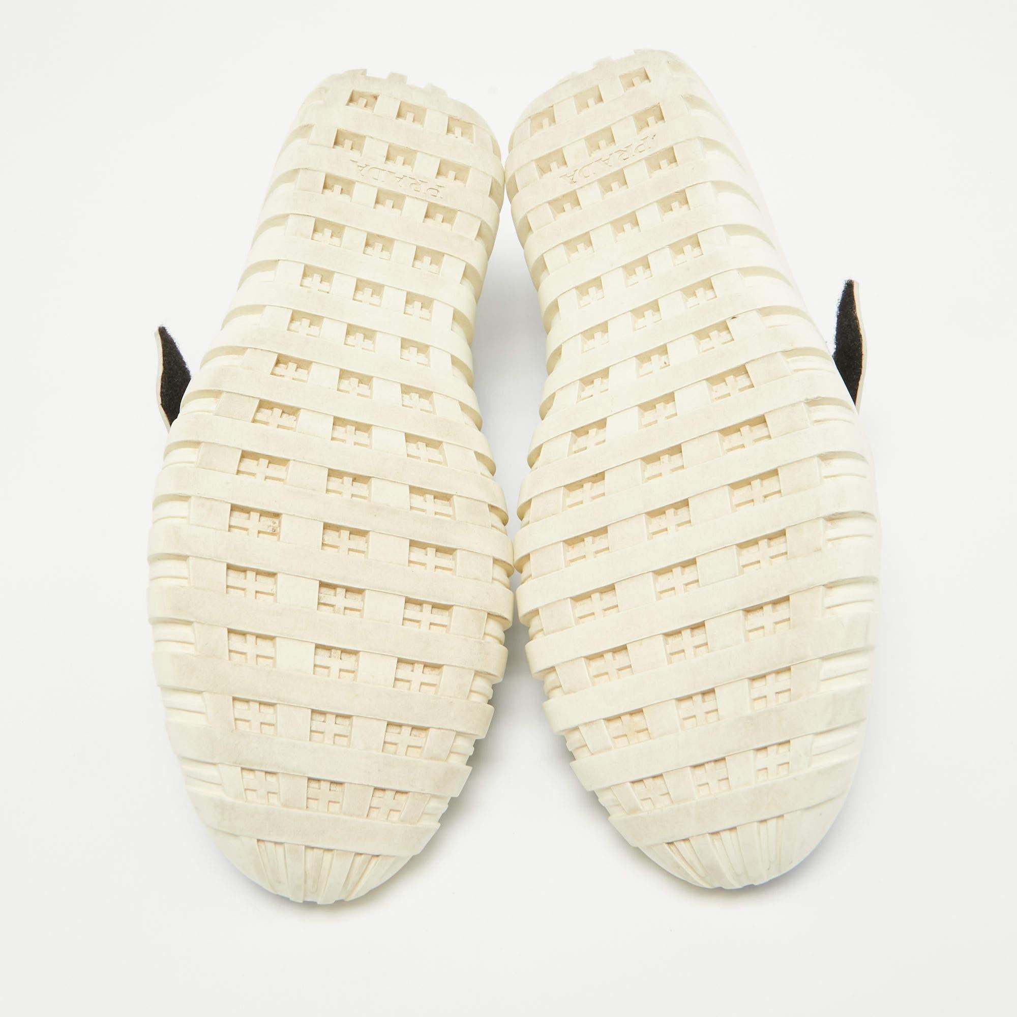Prada - Baskets basses en néoprène et caoutchouc noir - Taille 43 en vente 1