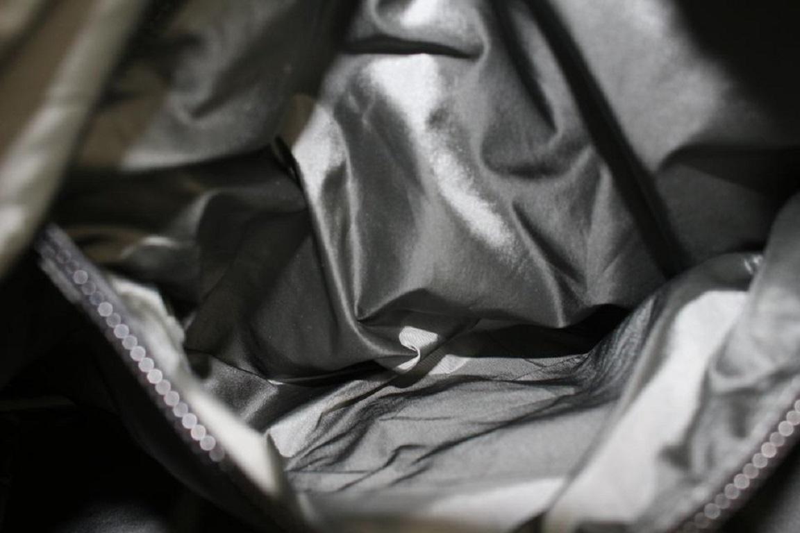 Prada 2way Tasche aus schwarzem Nylon, 1015p52 im Zustand „Gut“ im Angebot in Dix hills, NY