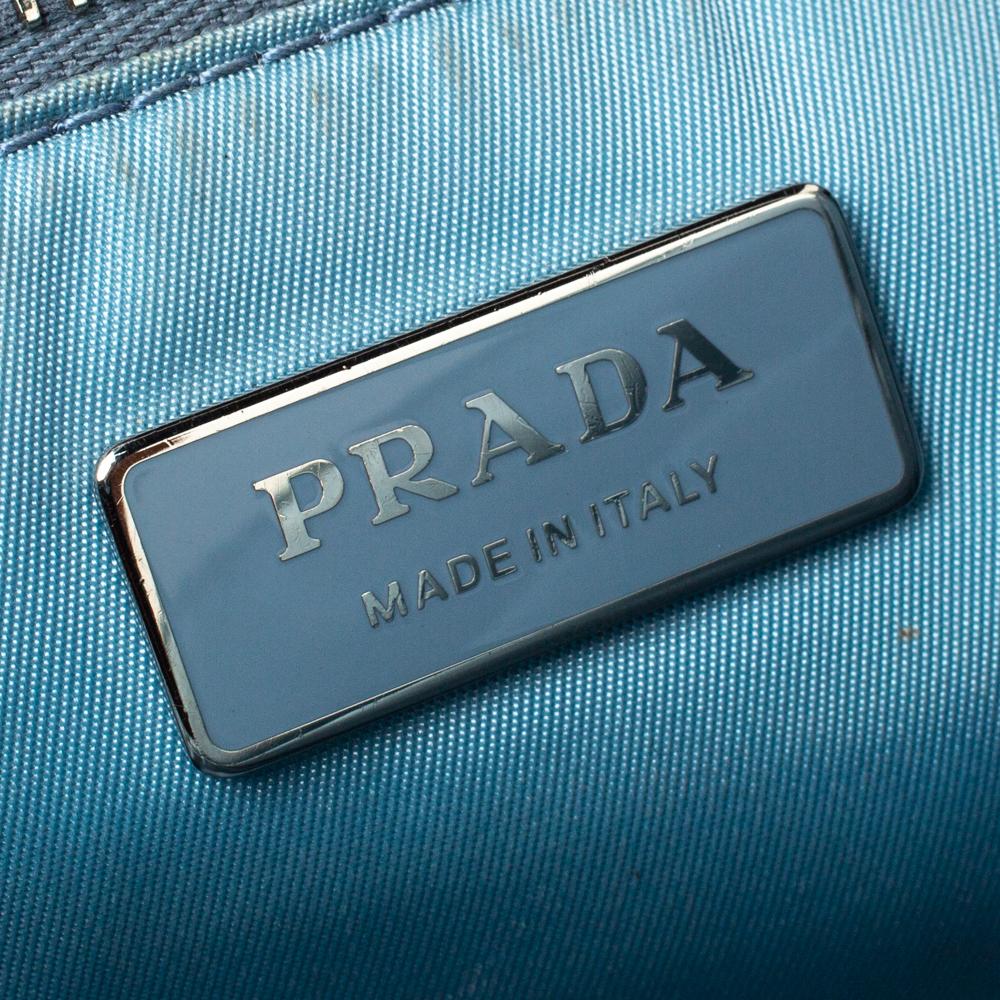 Bolso de hombro con solapa y tachuelas Prada negro de nylon y piel Etiquette 2