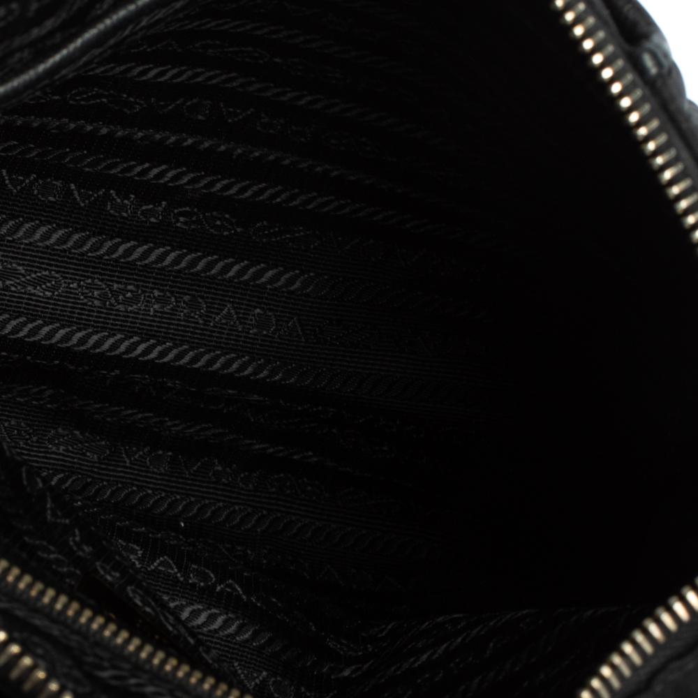 Prada Schwarze Umhängetasche aus Nylon und Leder 5