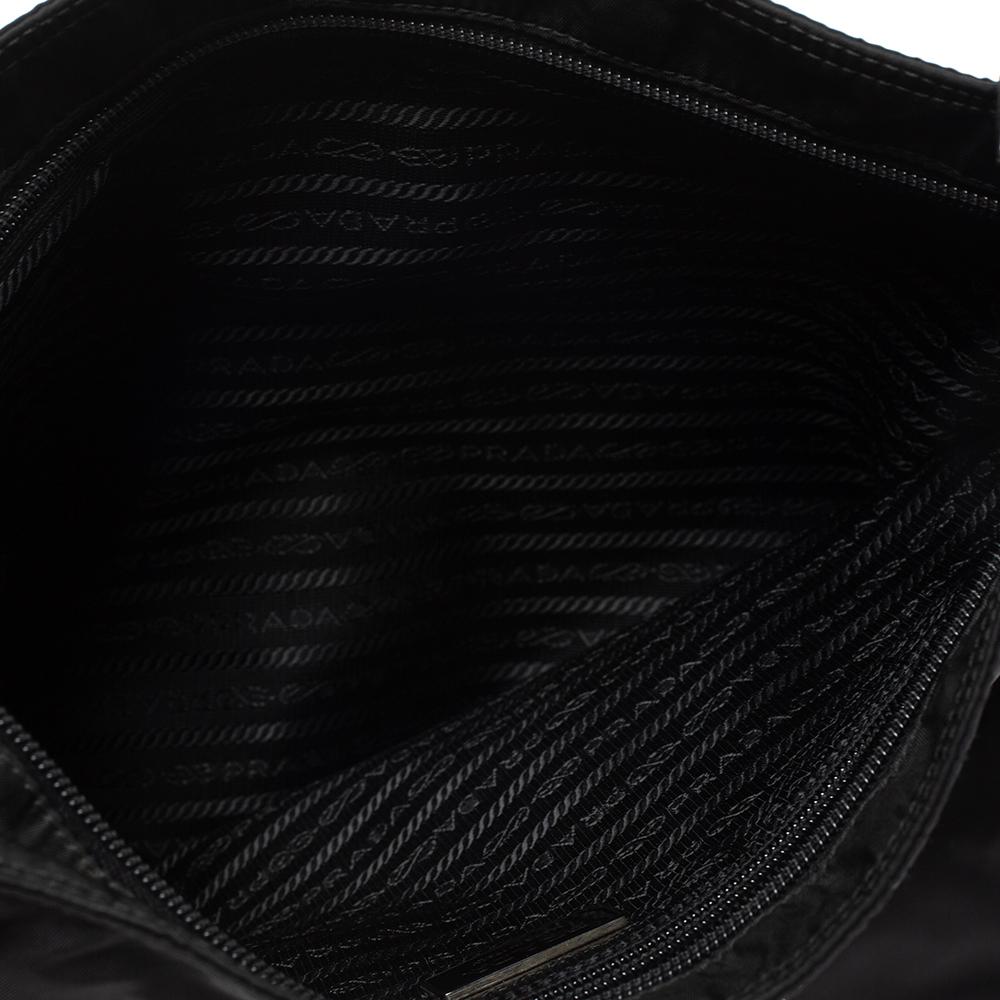 Prada Messenger Bag aus schwarzem Nylon und Leder (Schwarz)