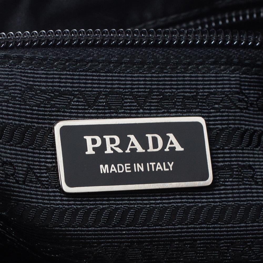 Prada Messenger Bag aus schwarzem Nylon und Leder im Zustand „Gut“ in Dubai, Al Qouz 2