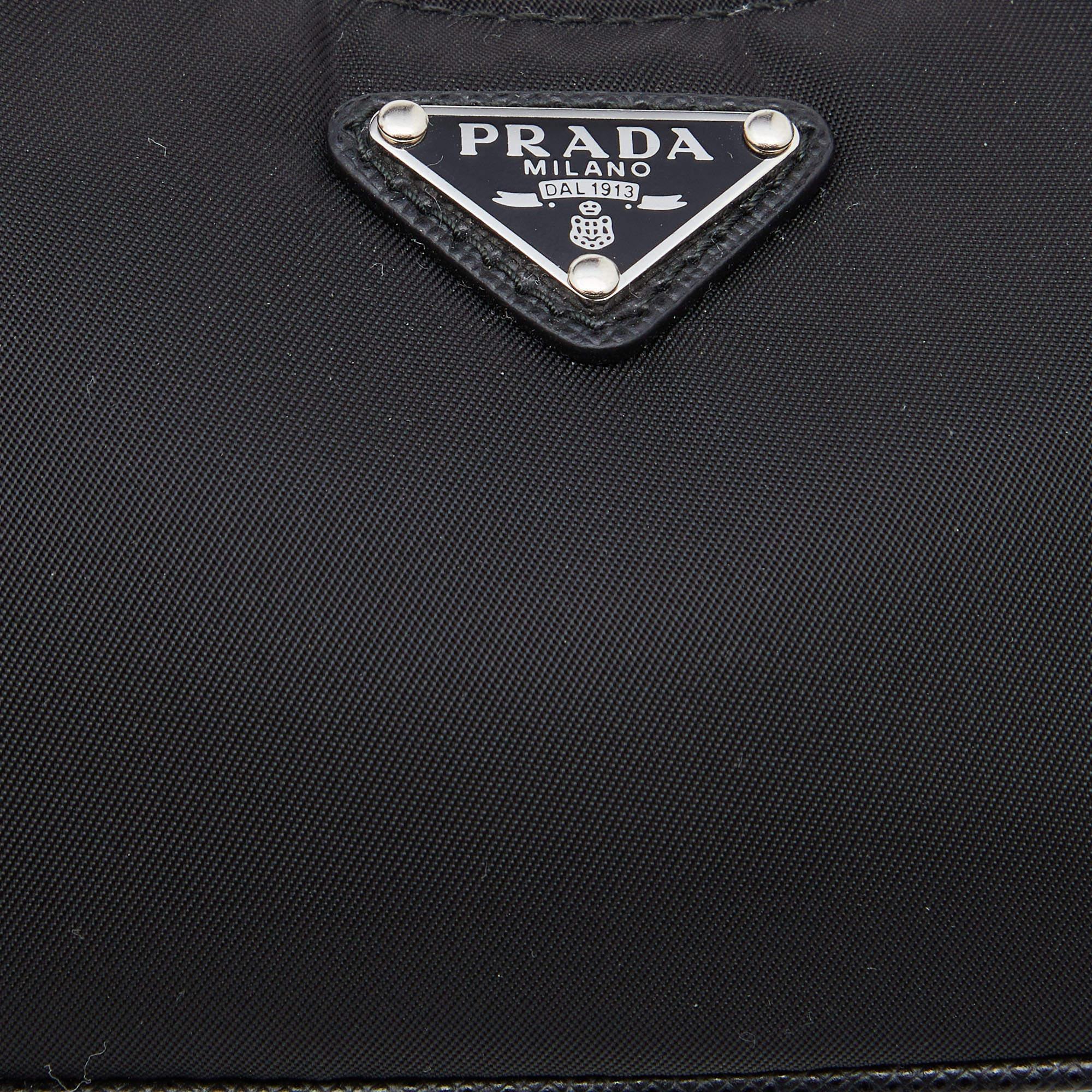 Prada Mini-Re-Edition 2005 Umhängetasche aus schwarzem Nylon und Leder 1