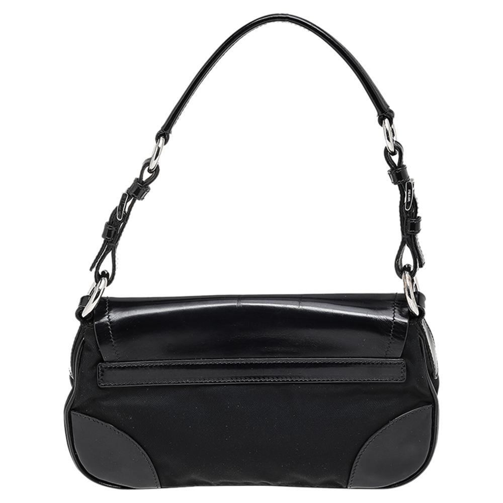 This piece from Prada is a perfect balance of elegance and practical utility. The black bag is made from nylon & leather and flaunts a chain strap. It features a push-lock closure that leads to a well-sized interior capable of holding your
