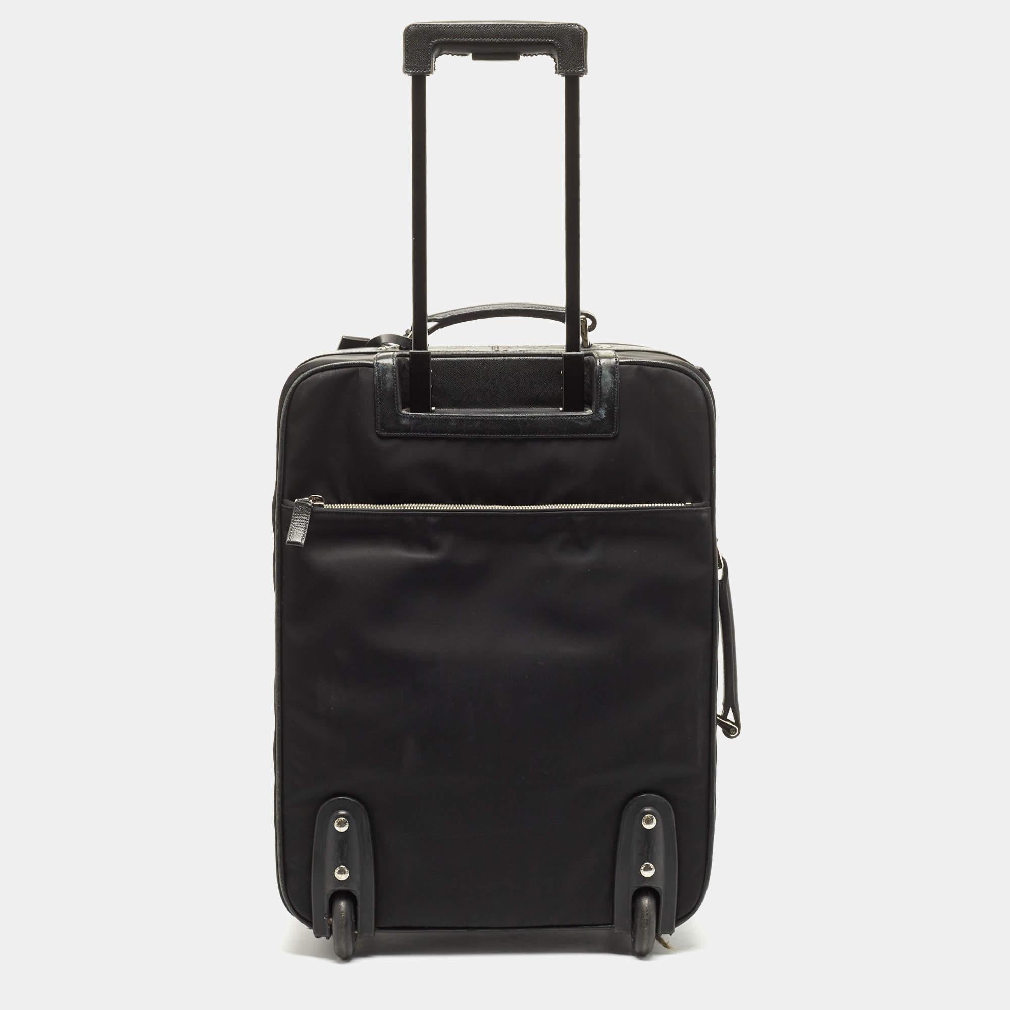 An essential companion on longer adventures, this amazing luggage is the ultimate piece for your wardrobe. The sturdy silhouette and fine finish will turn heads wherever you go.

Includes: Authenticity Card, Leather Name Tag,