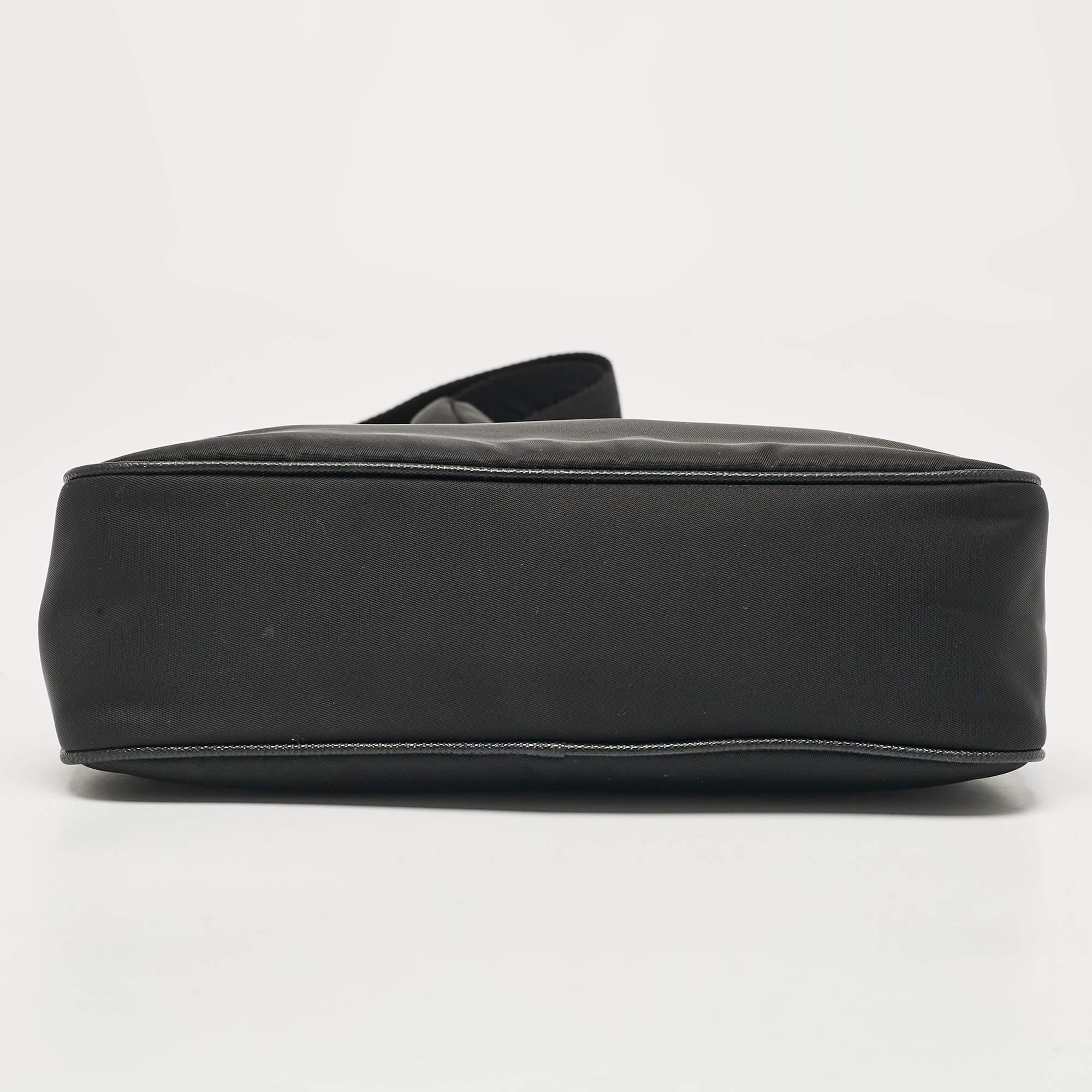 Prada Black Nylon and Saffiano Leather Re-Edition 2005 Shoulder Bag 2