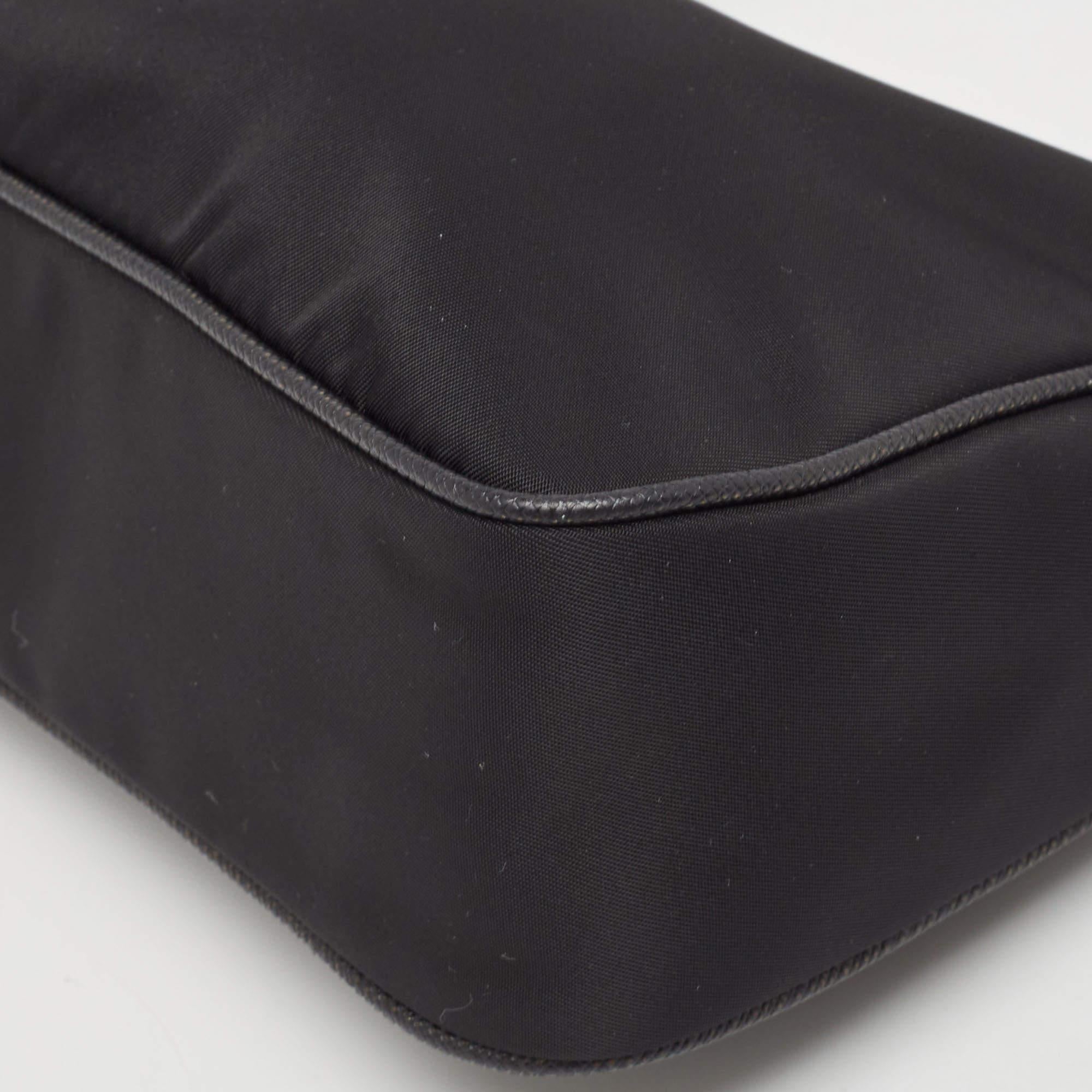 Prada Black Nylon and Saffiano Leather Re-Edition 2005 Shoulder Bag 2