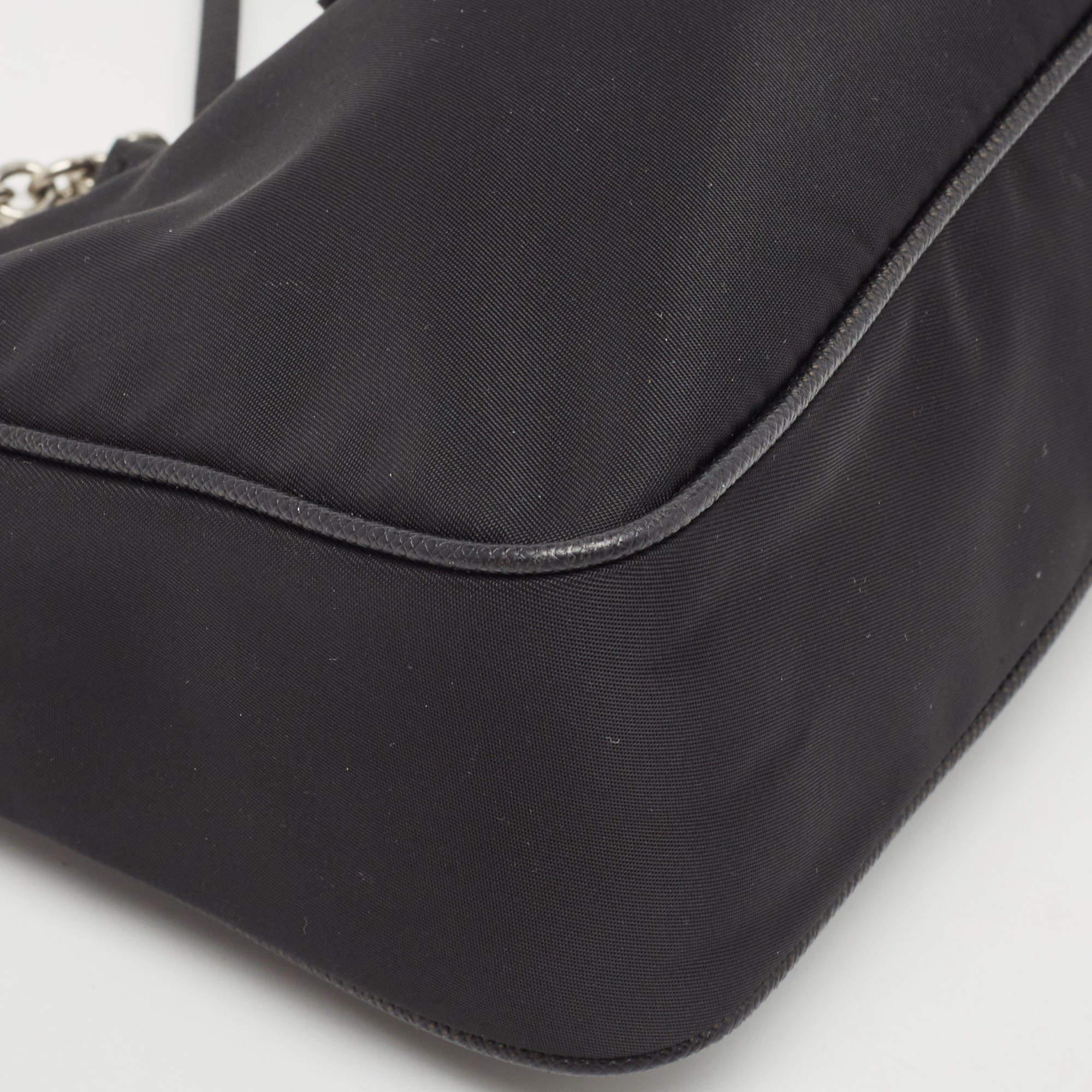 Prada Black Nylon and Saffiano Leather Re-Edition 2005 Shoulder Bag 3