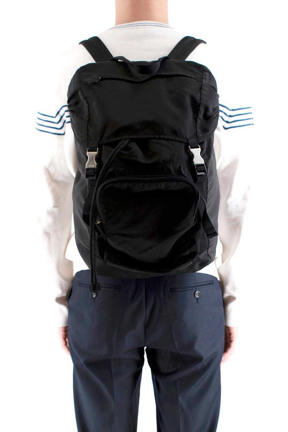 Prada Schwarzer Nylon-Rucksack im Angebot 2