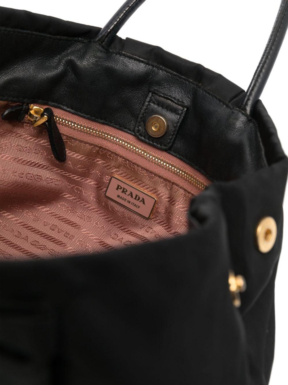 Prada Schwarze Nylon-Handtasche mit Schleifendetail im Angebot 1