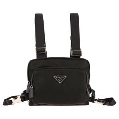 Gilet con imbracatura per fotocamera in nylon nero di Prada (2VL014)
