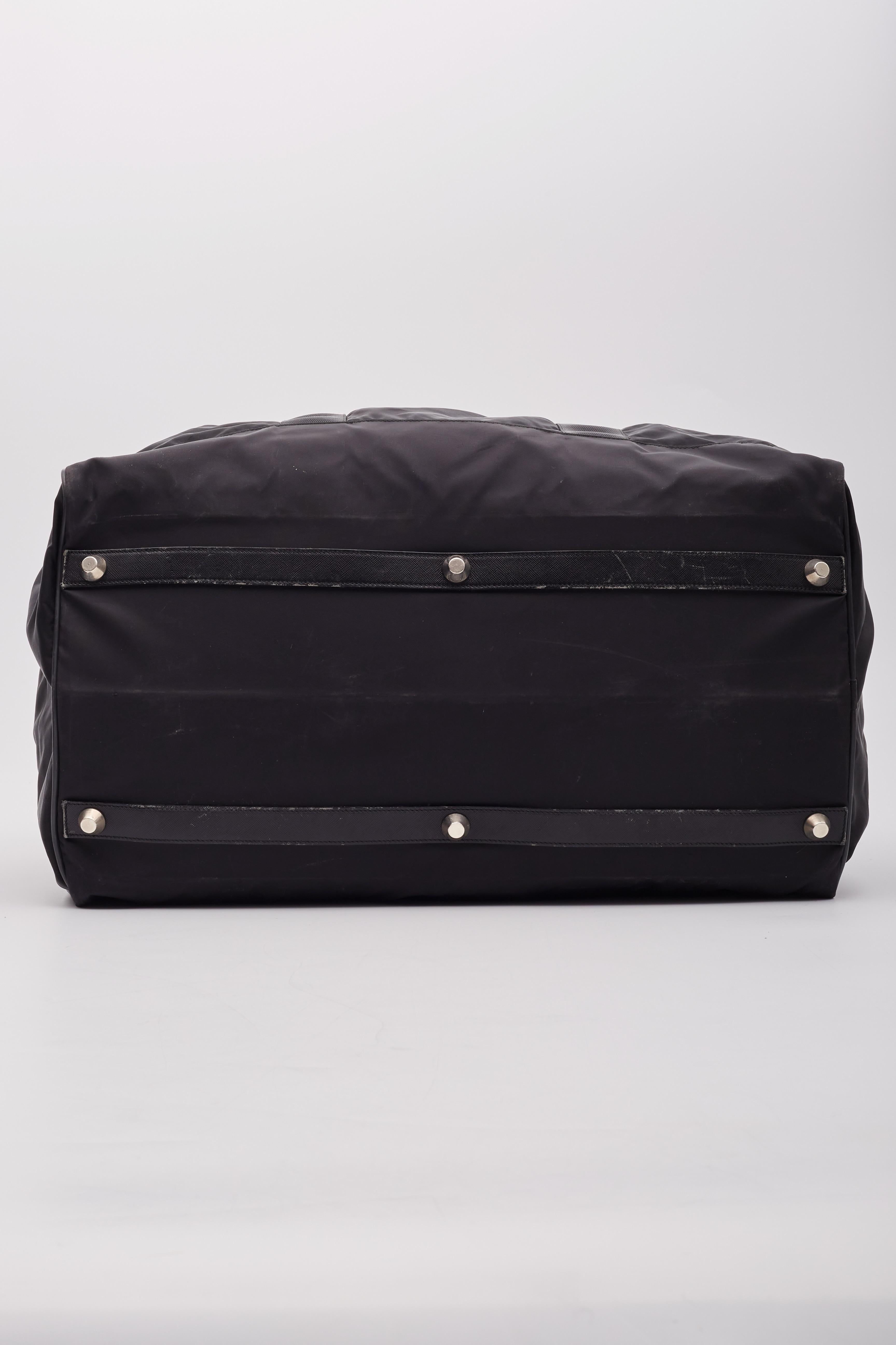 Prada Black Nylon Duffle Sports Weekender Bag en vente 3