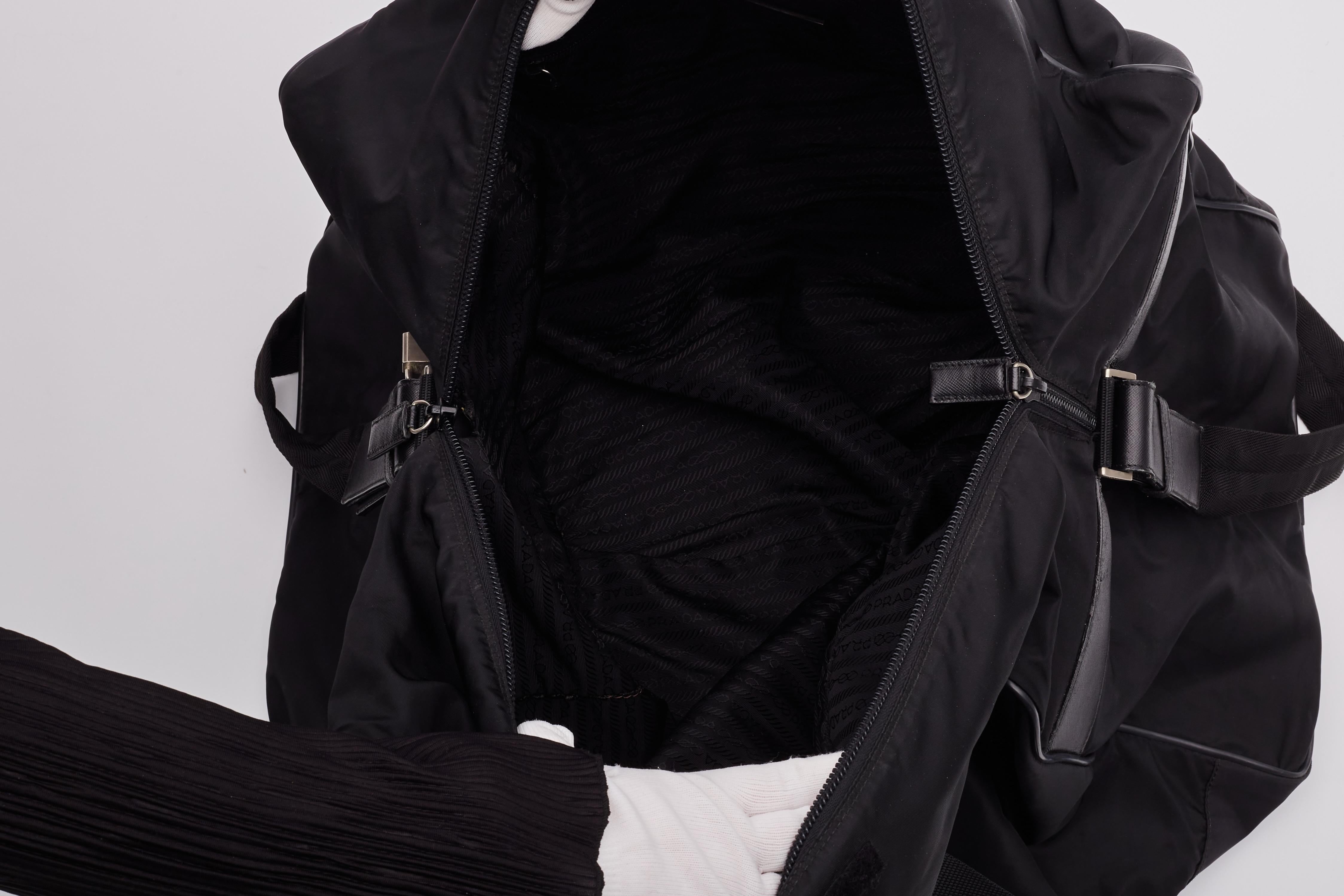 Prada Black Nylon Duffle Sports Weekender Bag en vente 4