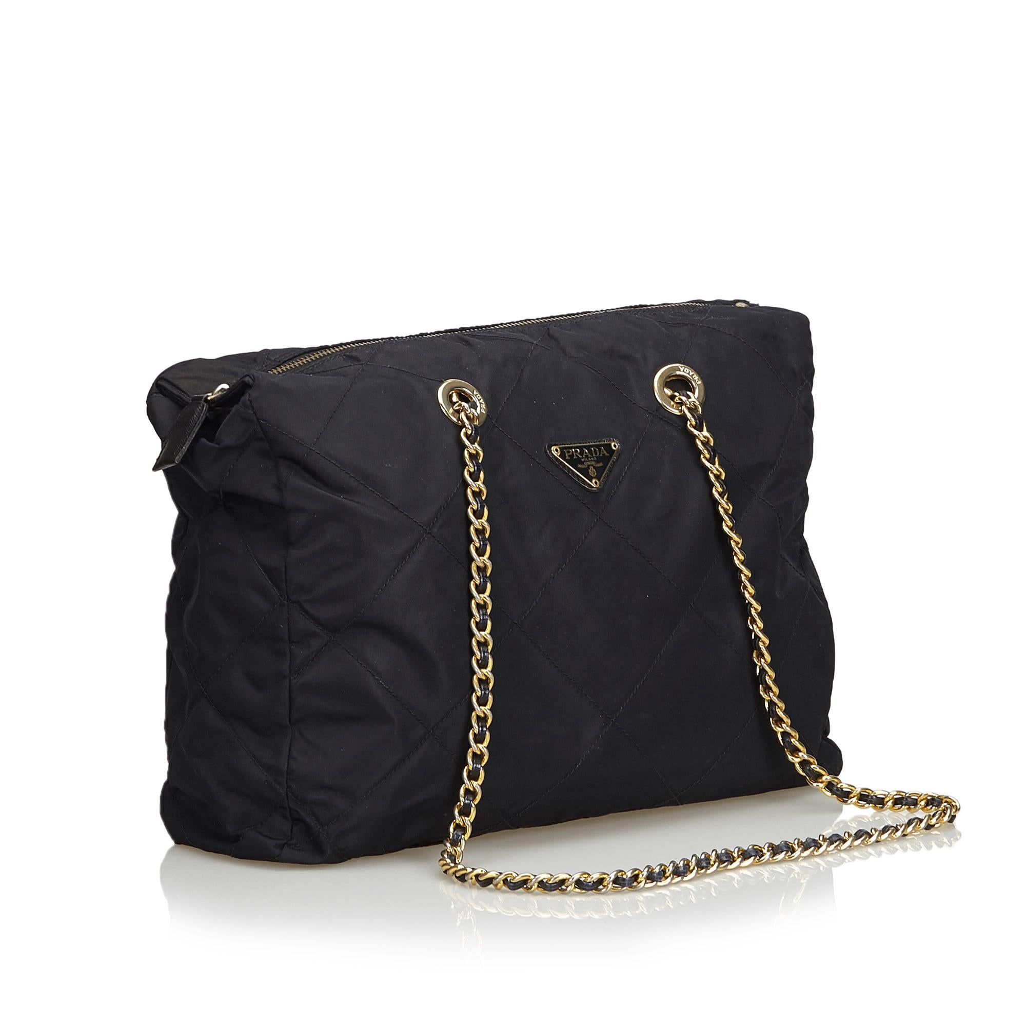 This shoulder bag feature a quilted nylon body, chain and leather straps, a top zip closure, and an interior zip pocket. It carries as B condition rating.

Inclusions: 
This item does not come with inclusions.

Dimensions:
Length: 25.00 cm
Width: