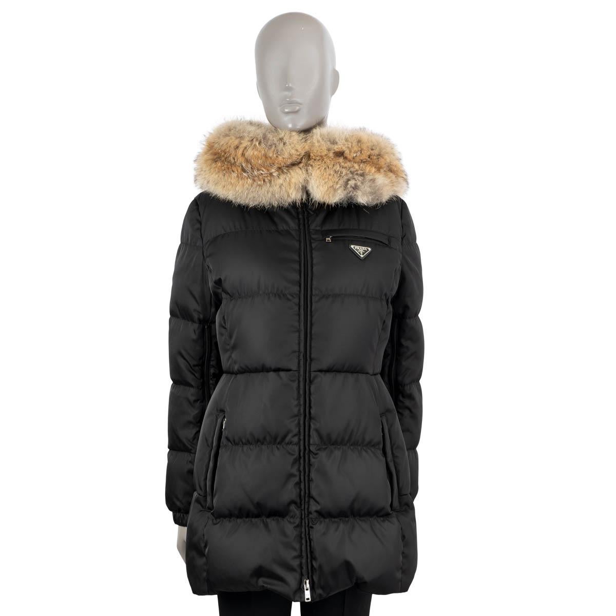 Noir PRADA, veste fourreau noire en nylon FUR TRIM QUILTED DOWN PARKA 46 XL en vente