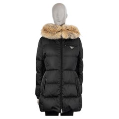 PRADA, veste fourreau noire en nylon FUR TRIM QUILTED DOWN PARKA 46 XL