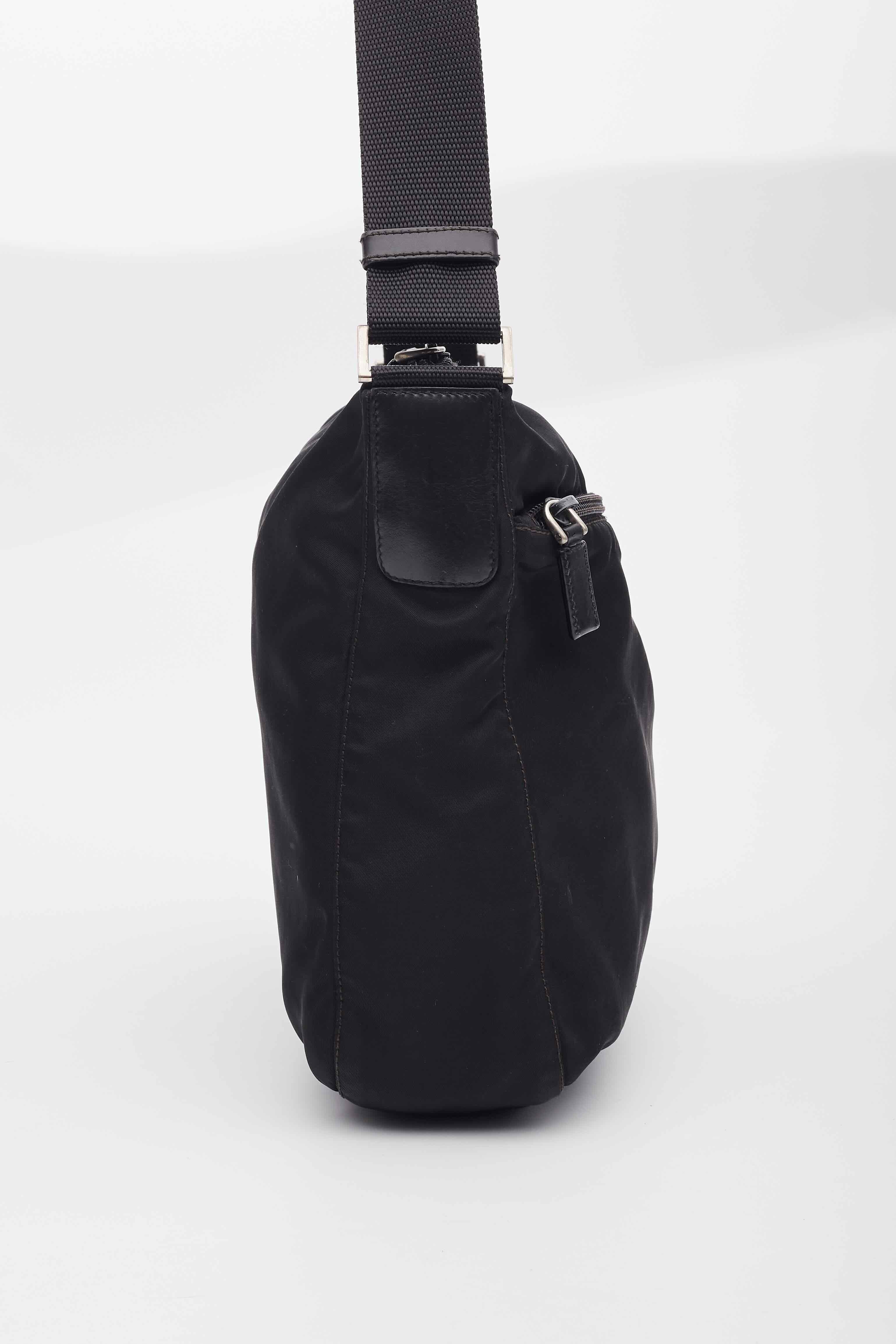 Women's Prada Black Nylon Messenger Bag For Sale