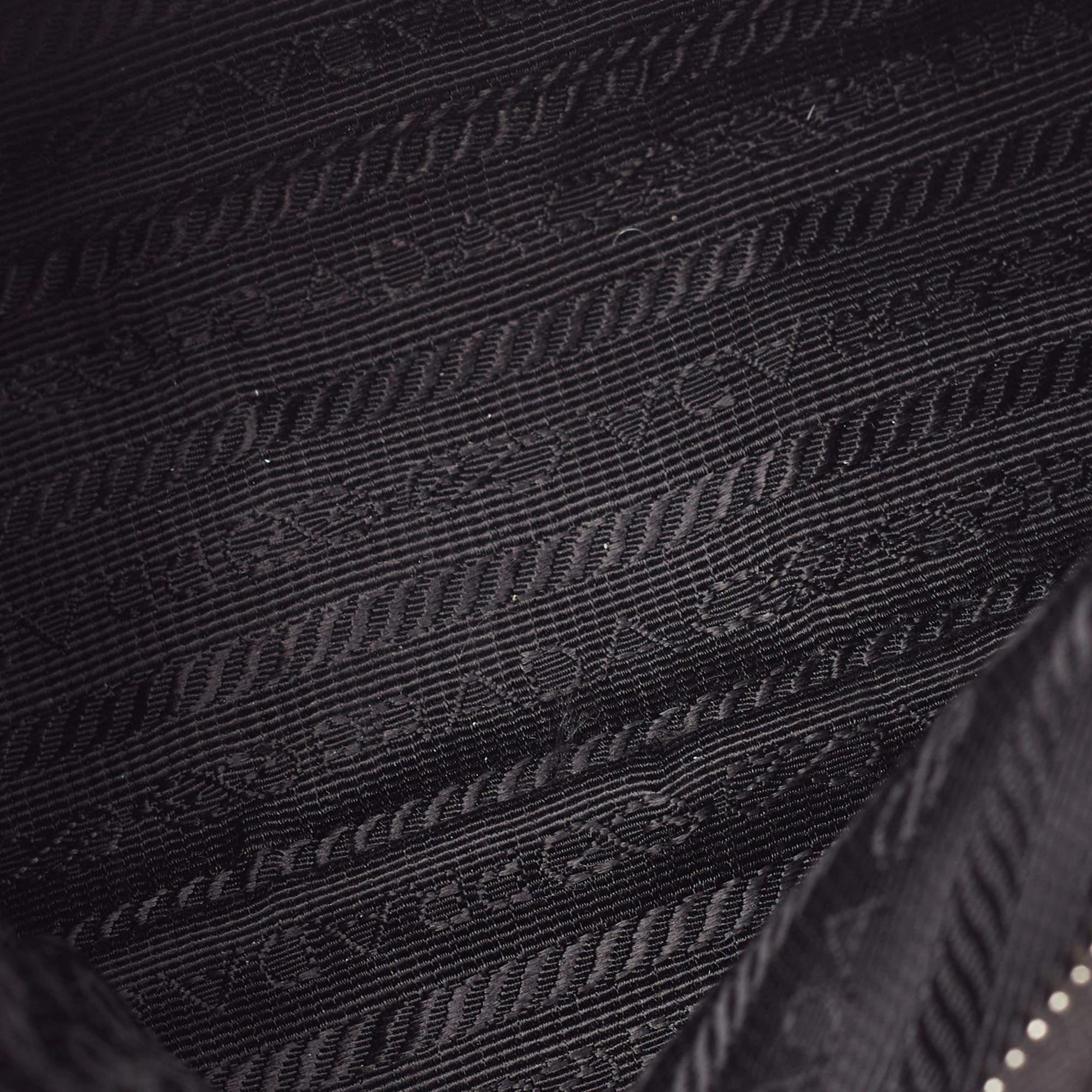 Prada Mini-Re-Edition 2005 Baguette-Tasche aus schwarzem Nylon im Angebot 8