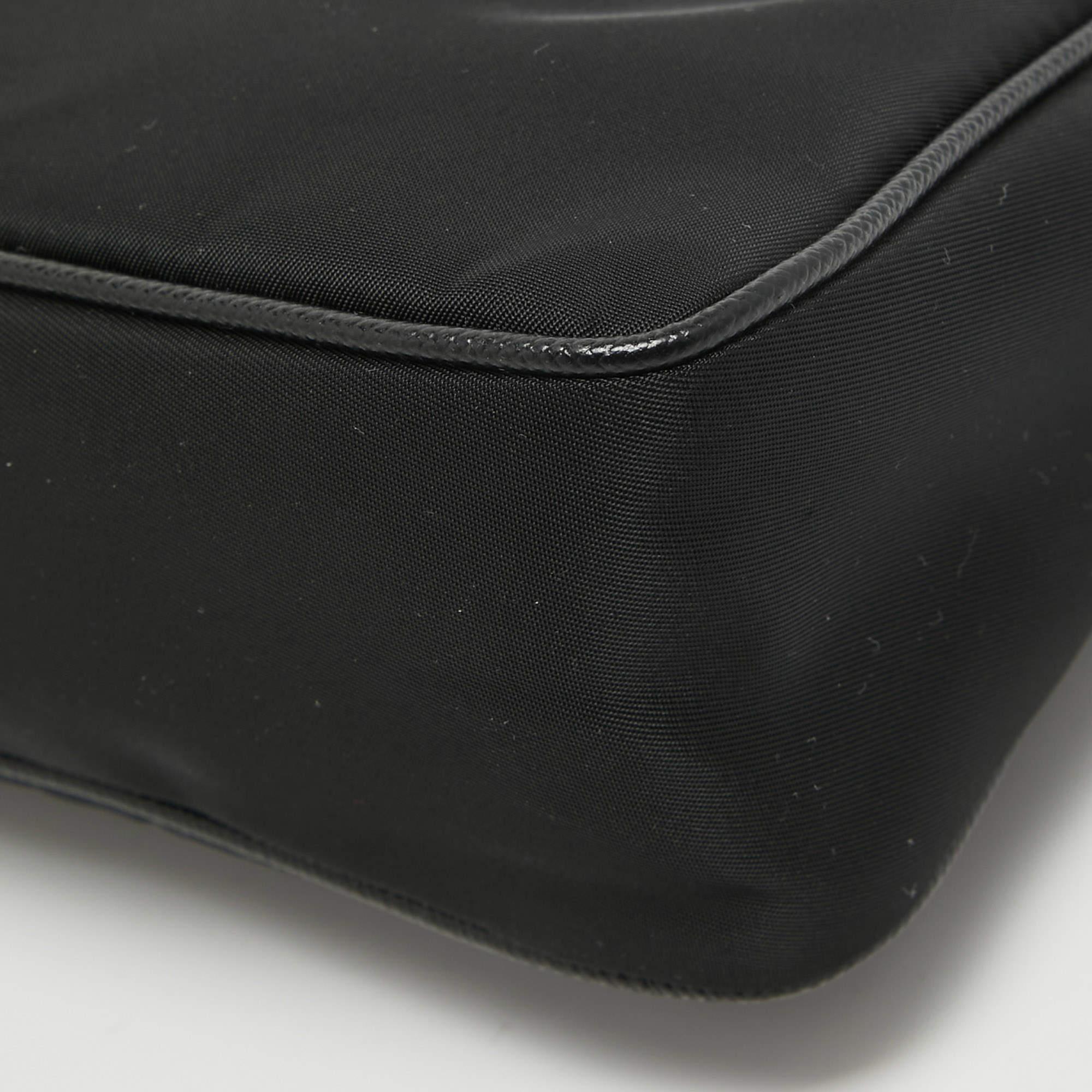Prada Black Nylon Mini Re-Edition 2005 Shoulder Bag In Excellent Condition In Dubai, Al Qouz 2