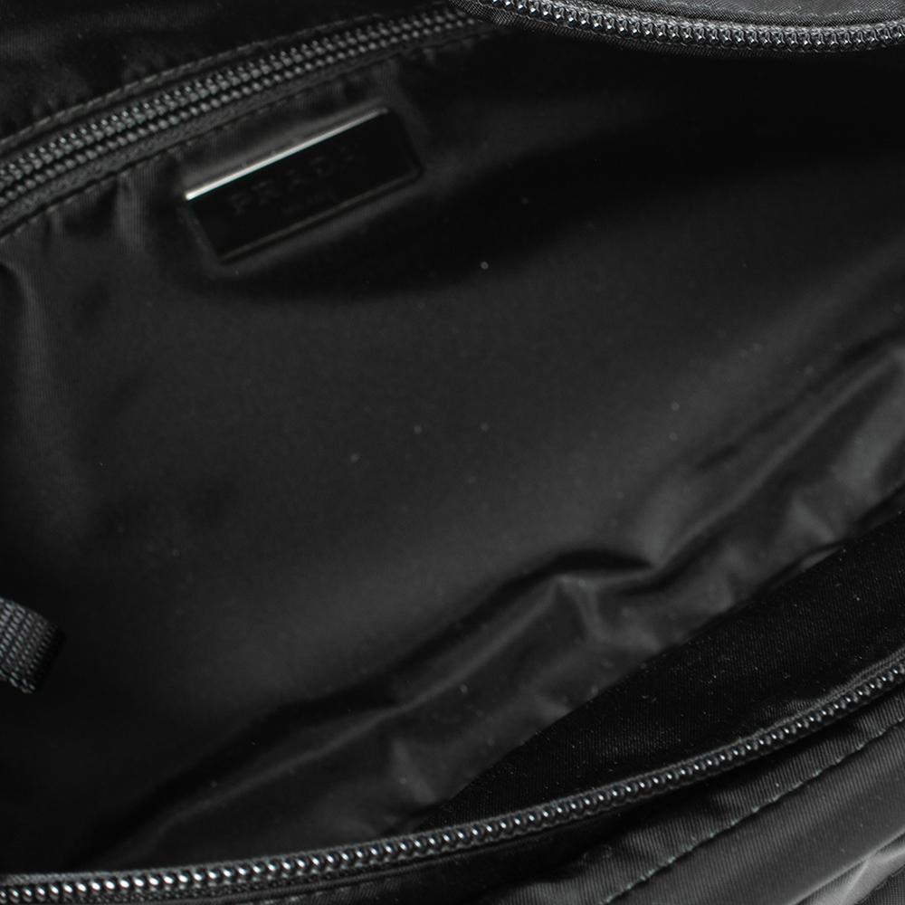 Prada Black Nylon Montagna Belt Bag In Good Condition In Dubai, Al Qouz 2