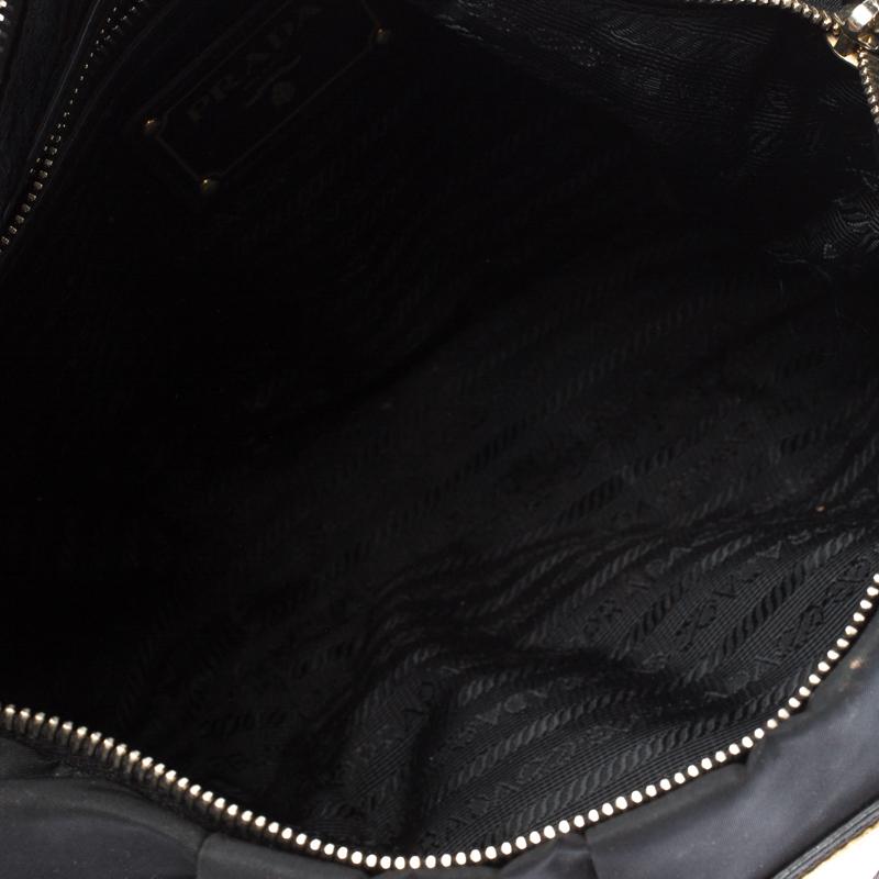 Prada Black Nylon Pleated Shoulder Bag In Good Condition In Dubai, Al Qouz 2