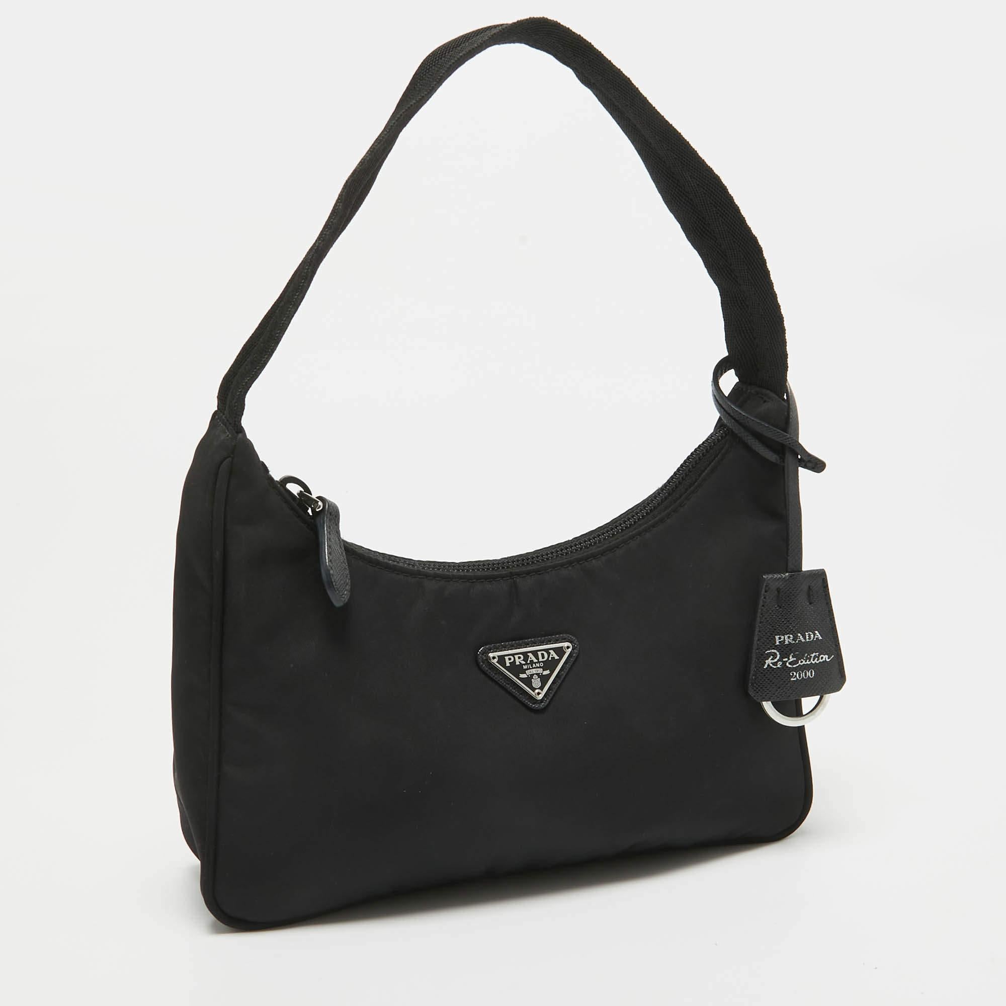 Prada Black Nylon Re-Edition 2000 Bag In Good Condition In Dubai, Al Qouz 2