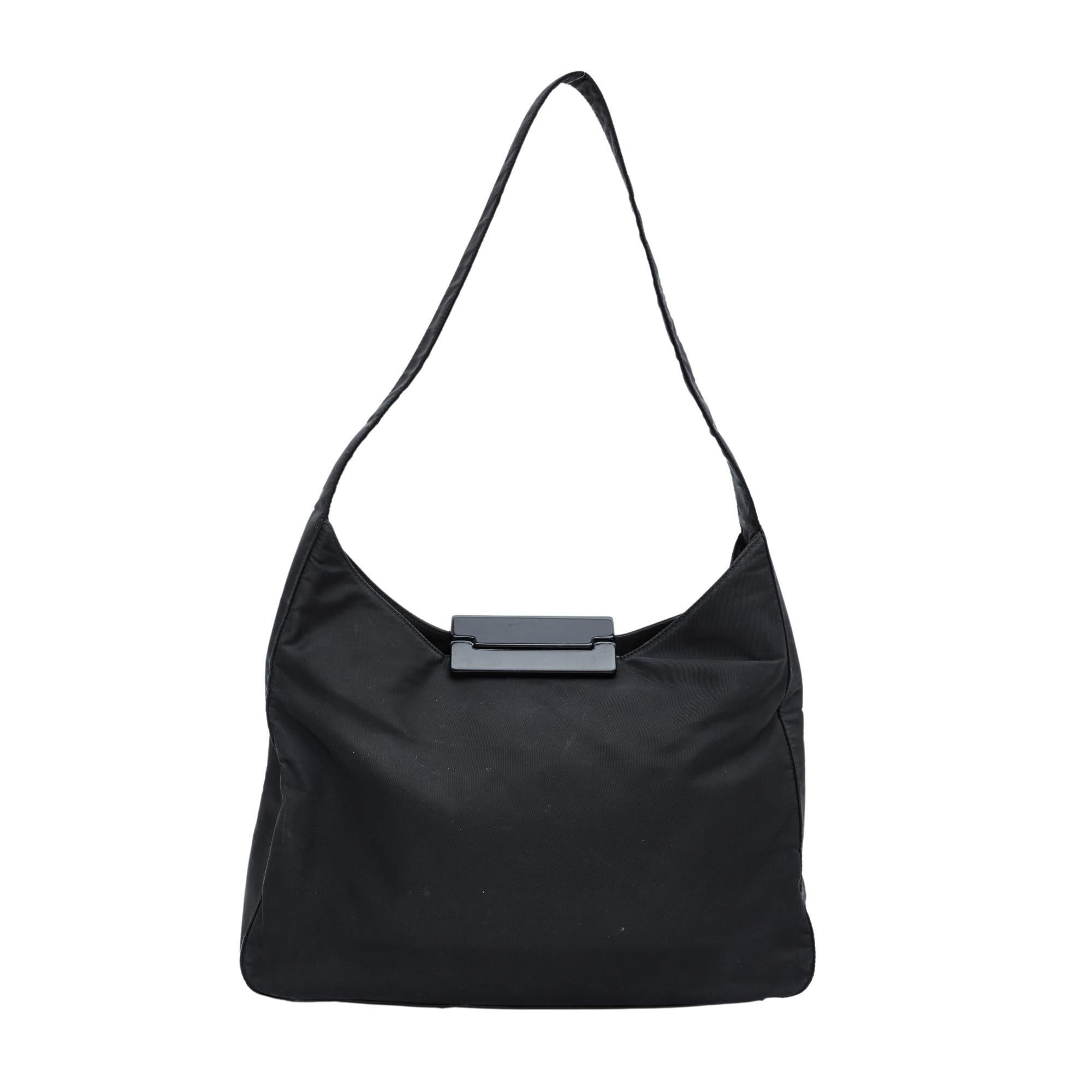 COLORE: Nero
MATERIALE: Nylon
CODICE ARTICOLO: 50
MISURE: H. H. 13