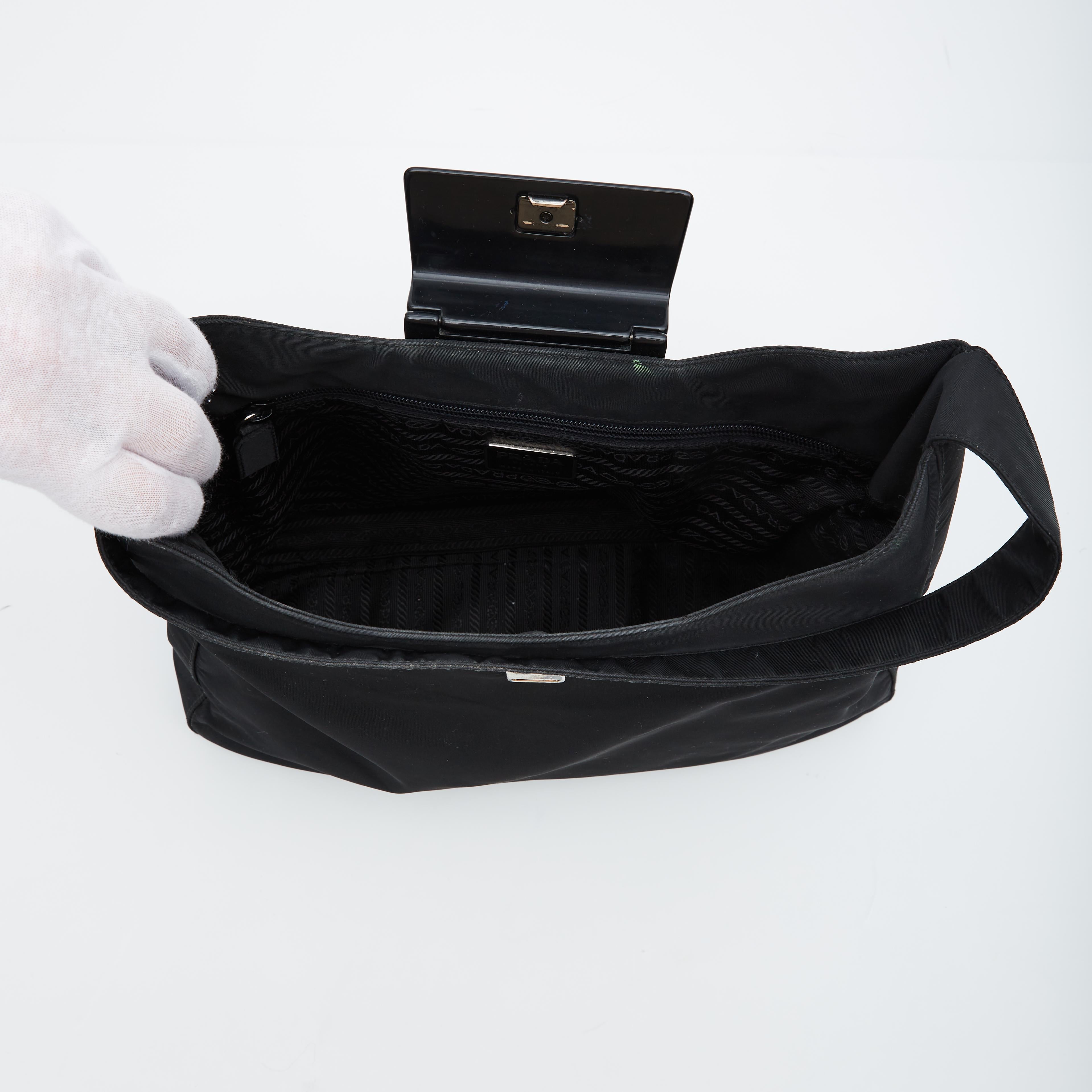 Borsa Tote Prada in nylon nero con laccetto in resina 2