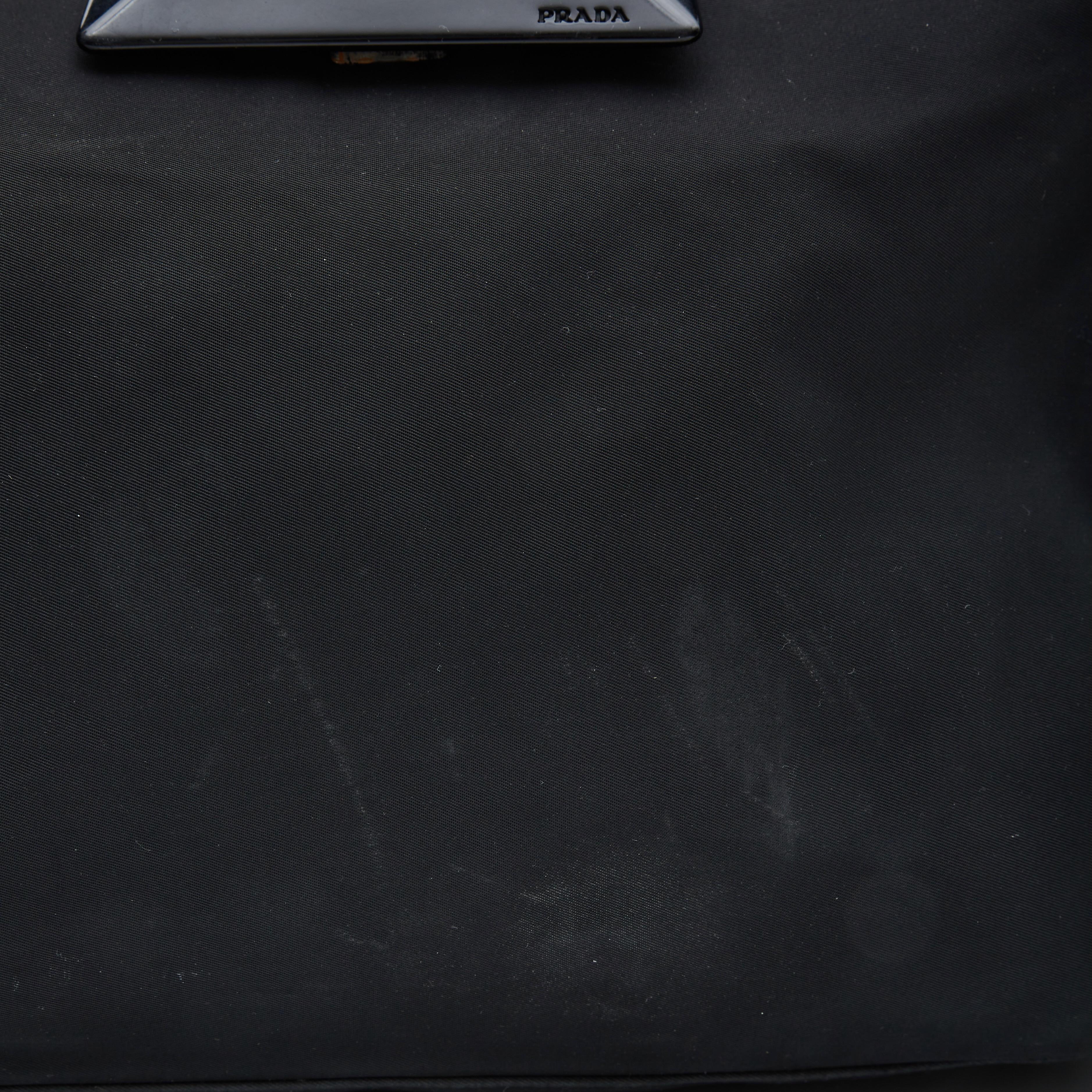 Borsa Tote Prada in nylon nero con laccetto in resina 4