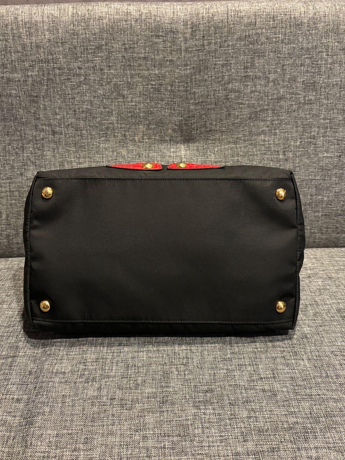 Prada - Borsa piccola in nylon nero con robot abbellito in vendita 5