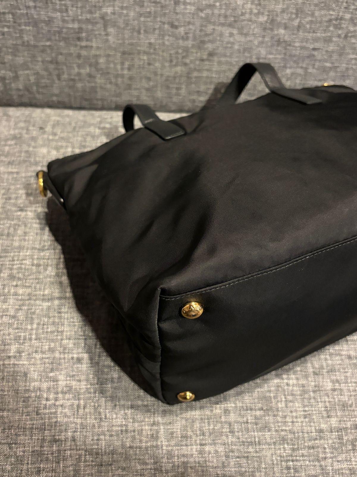 Prada - Borsa piccola in nylon nero con robot abbellito In condizioni buone in vendita a Jakarta, Daerah Khusus Ibukota Jakarta
