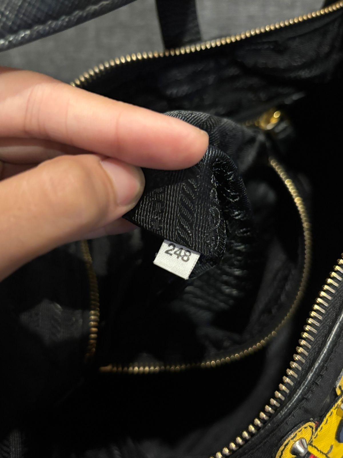 Prada - Borsa piccola in nylon nero con robot abbellito in vendita 3