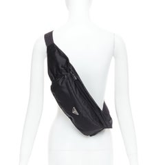 PRADA Gürteltasche aus schwarzem Nylon mit silberner Logo-Dreieckschnalle