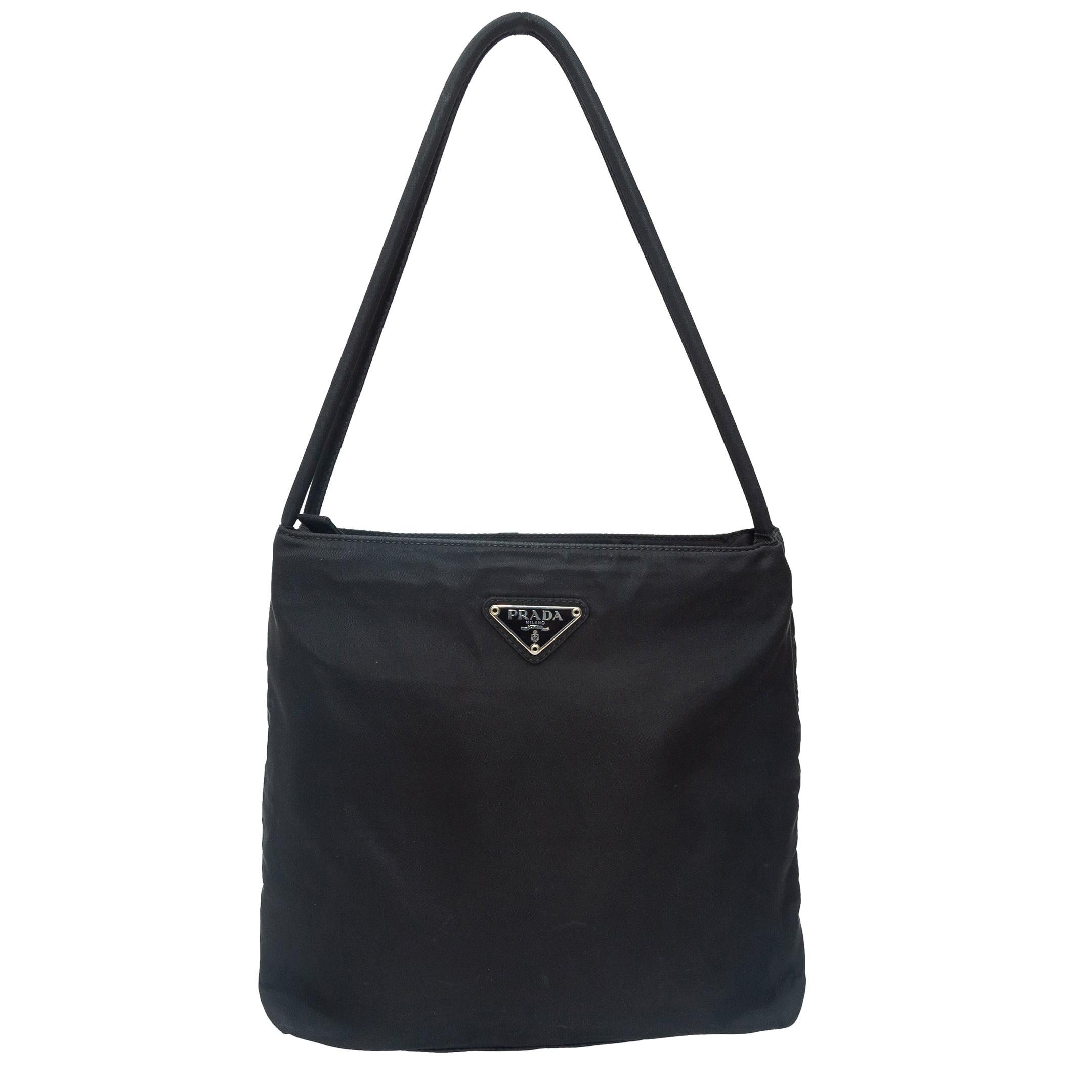 small black nylon prada bolsa